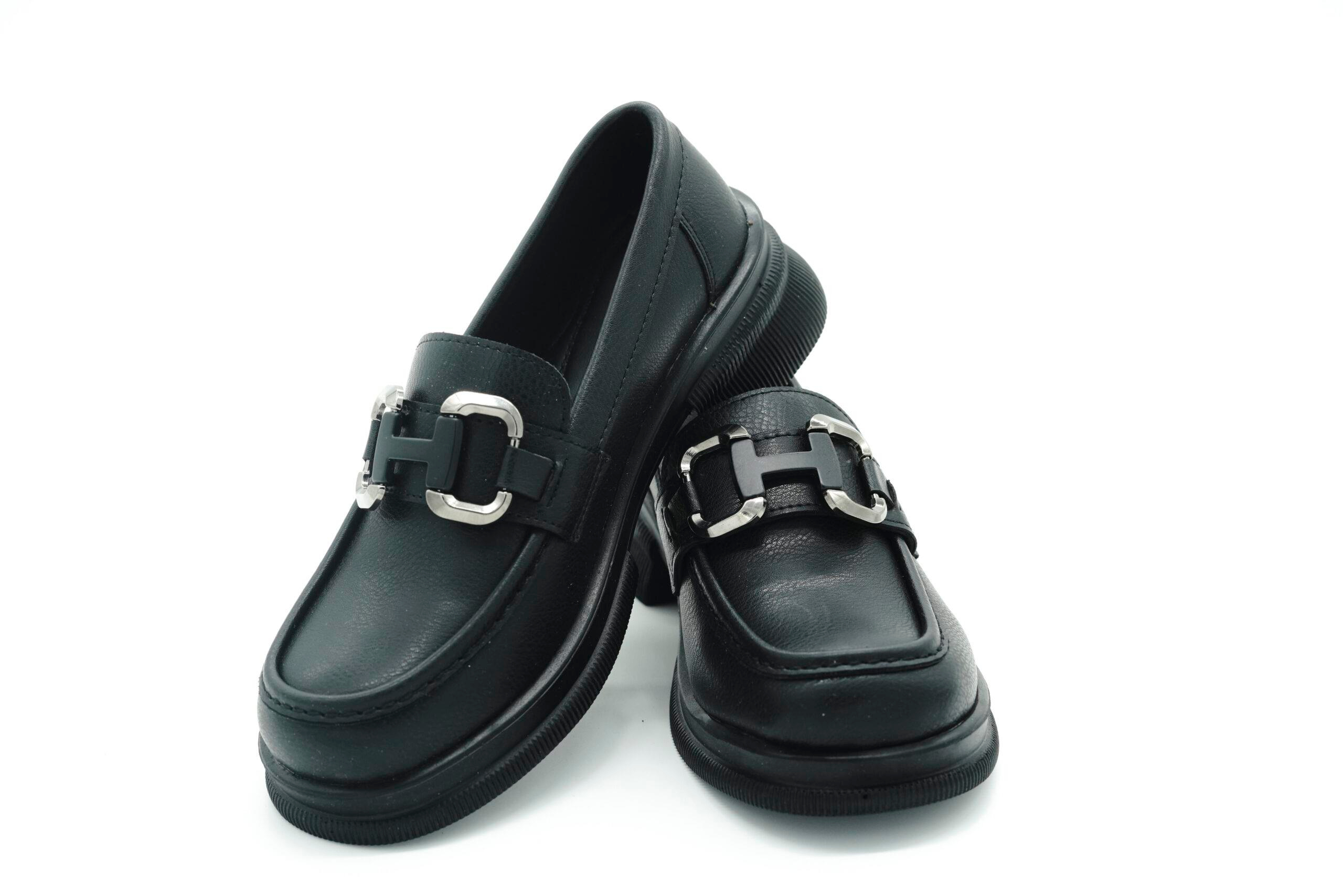 gumus-toka-detayli-loafer-siyah-975e6a.jpg