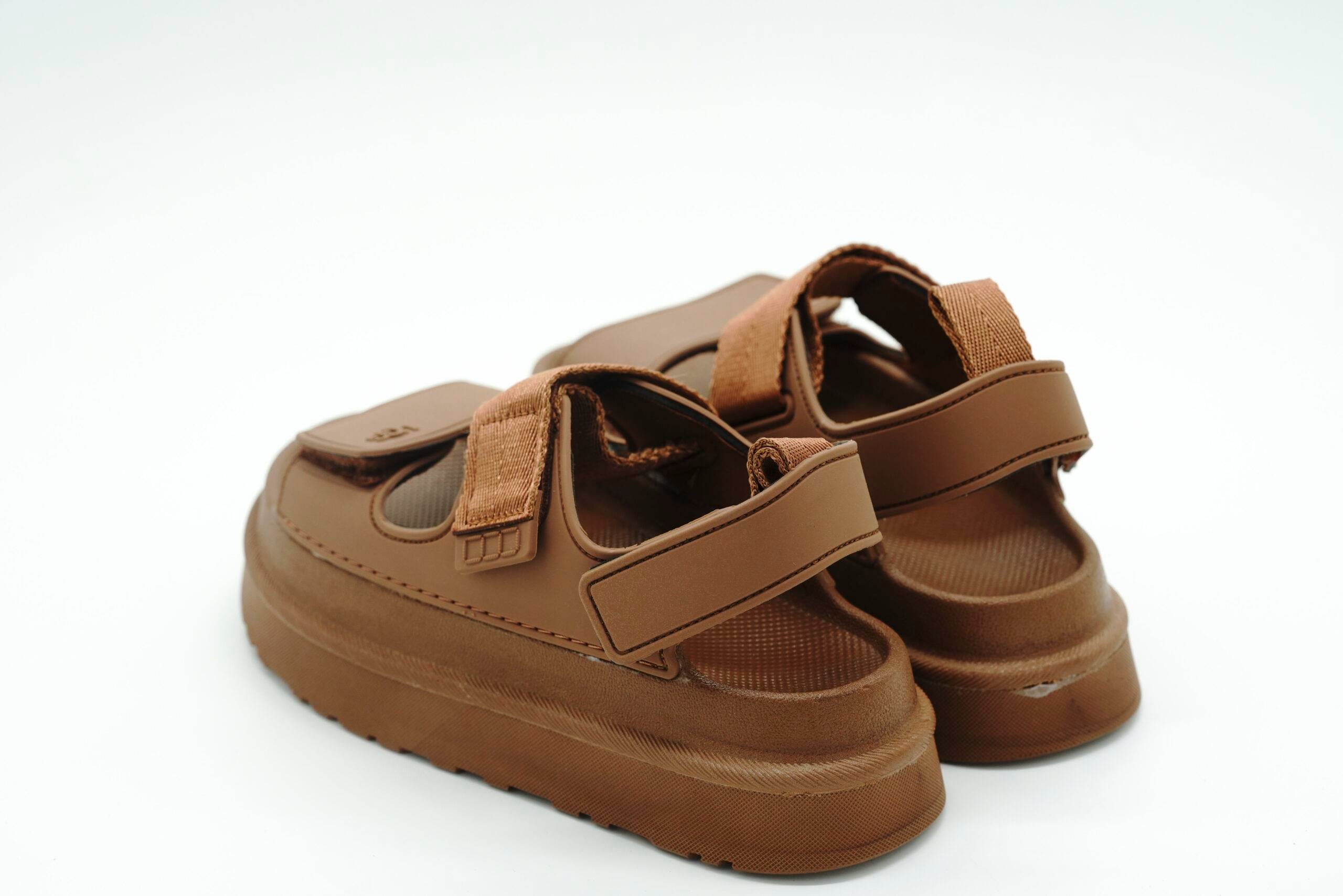 kalin-tabanli-cift-cirtli-sandalet-kar-e-12b3.jpg