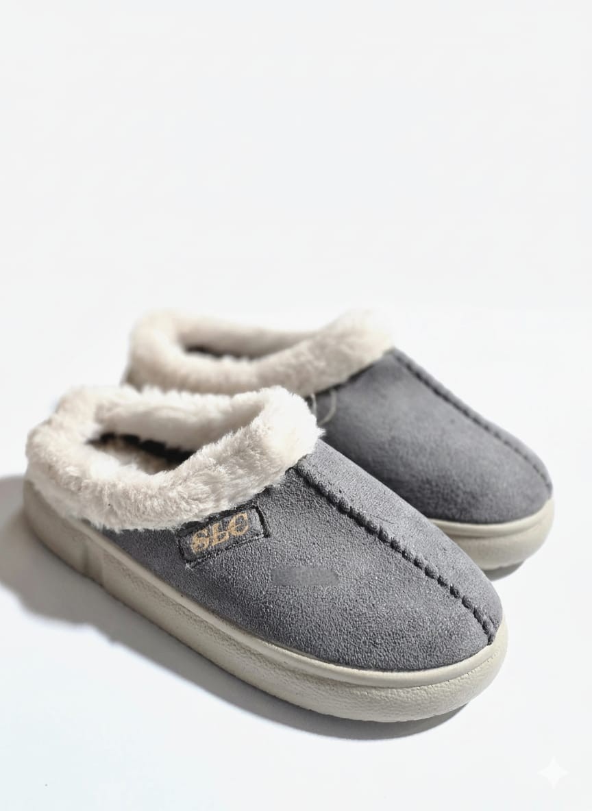 Luvesta CozyStep – Premium Süet Dokulu Kürklü Ev Terliği – gri