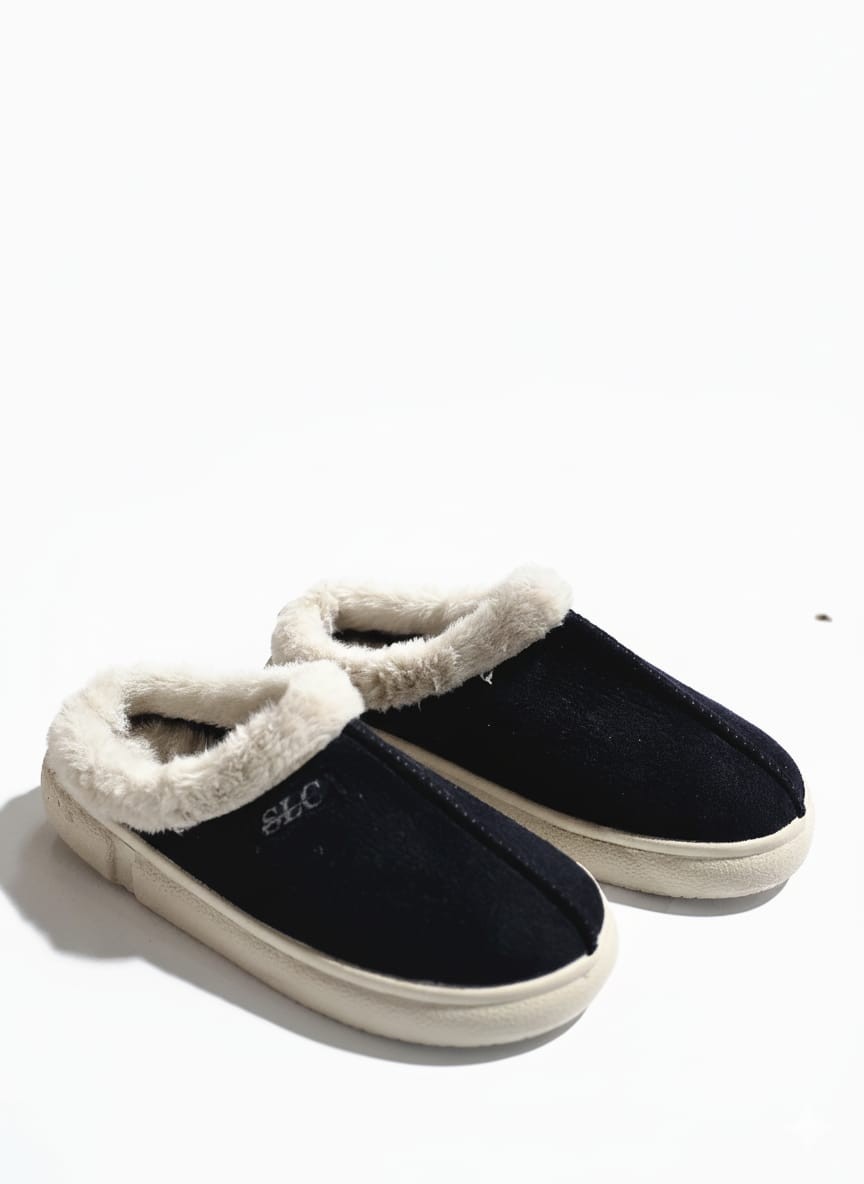 Luvesta CozyStep – Premium Süet Dokulu Kürklü Ev Terliği – siyah