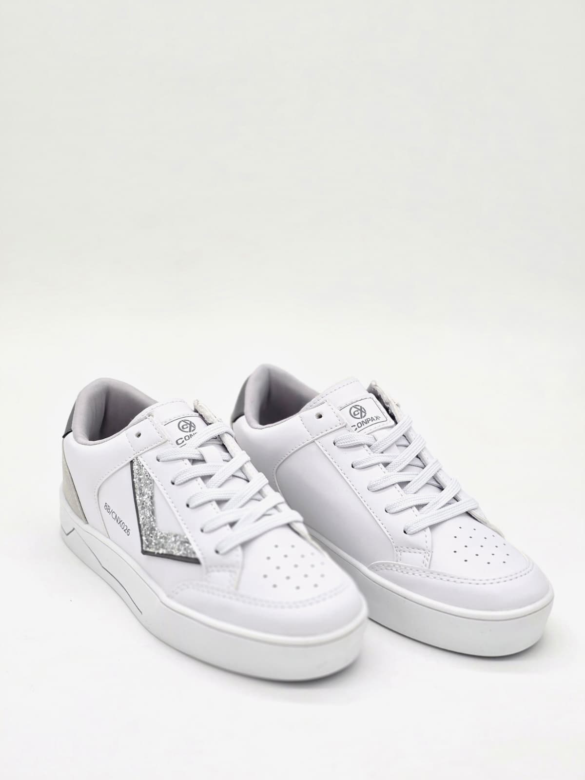 Luvesta Onyx sneaker