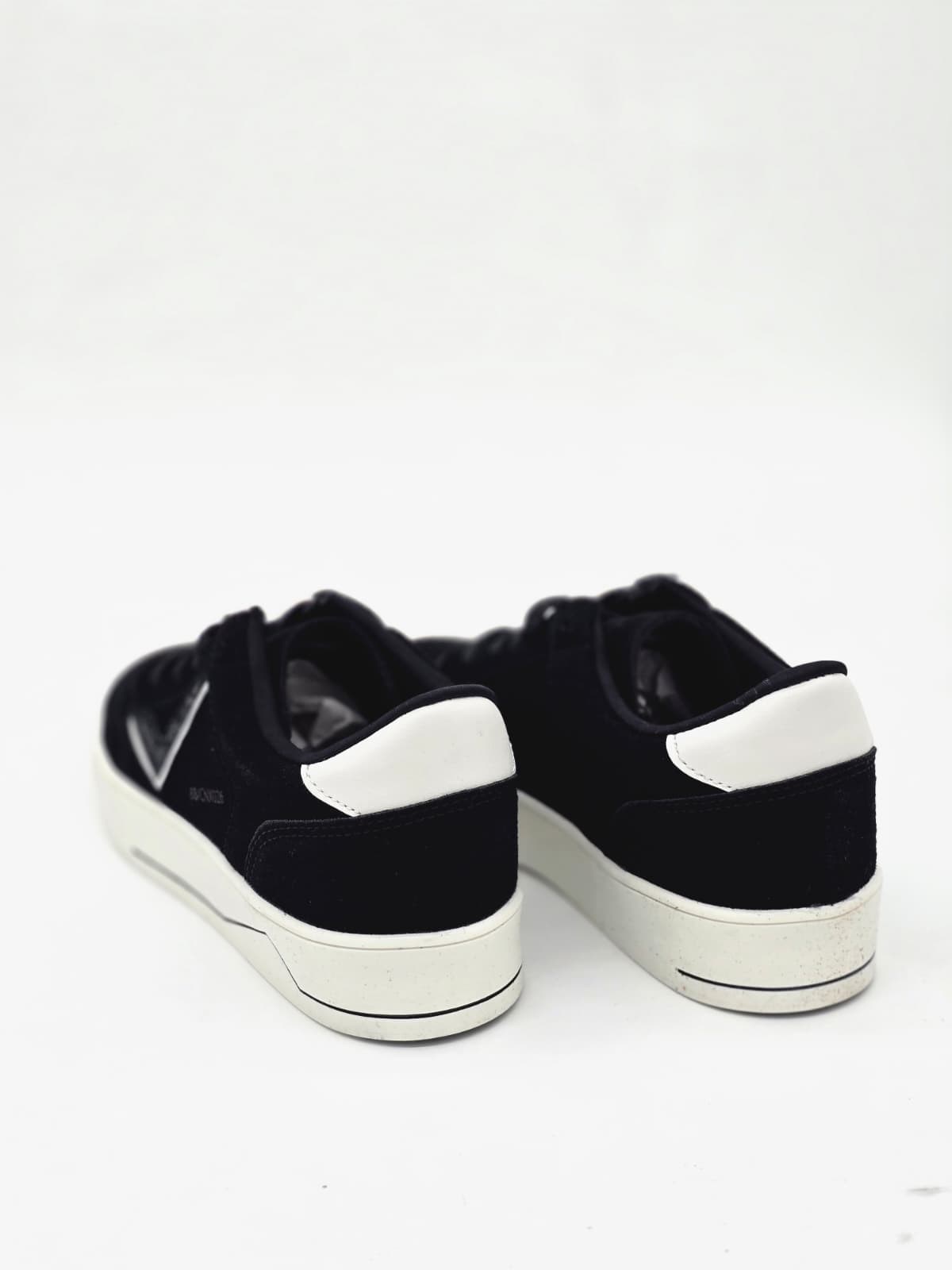 Luvesta Onyx sneaker