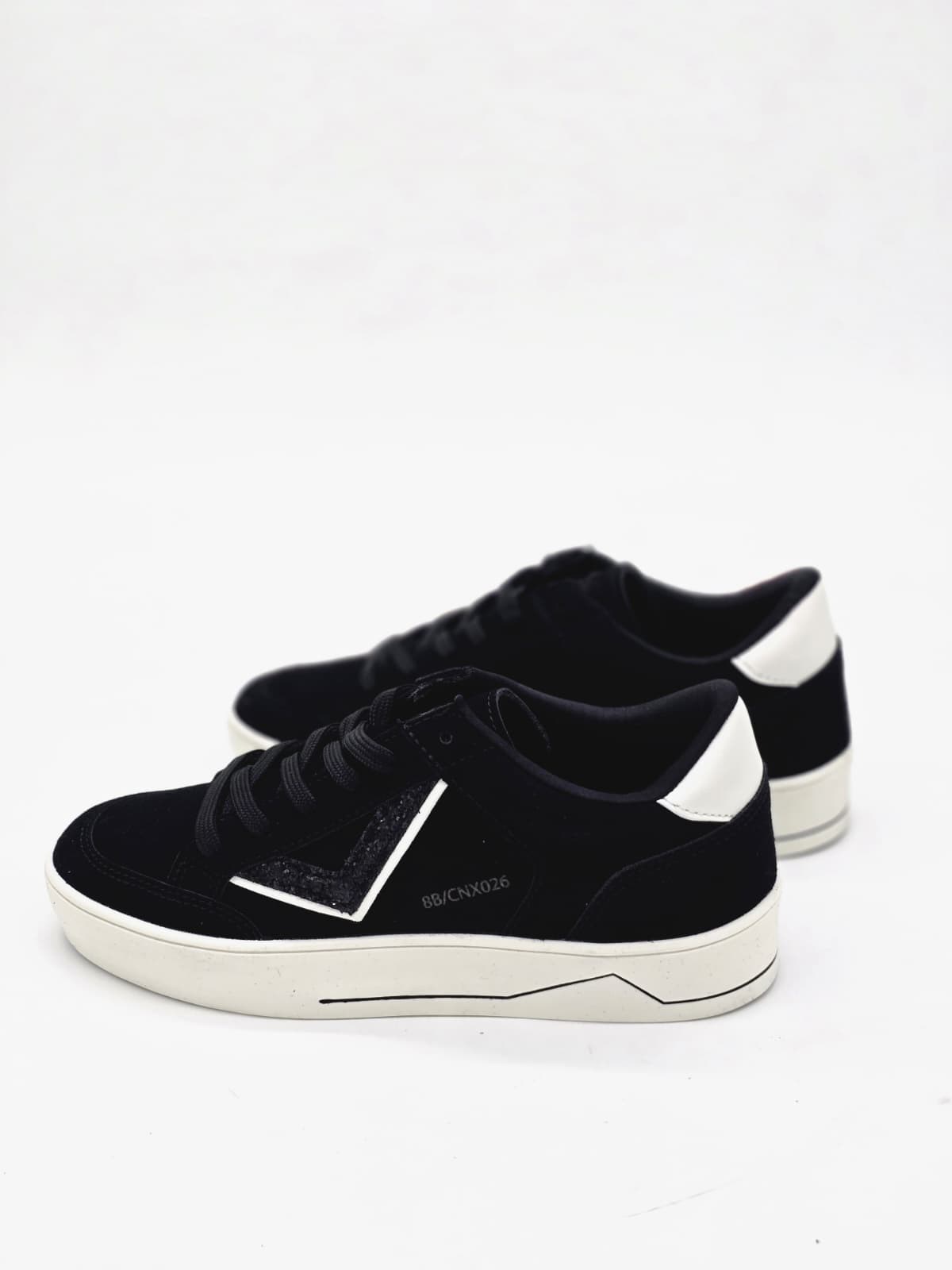 Luvesta Onyx sneaker