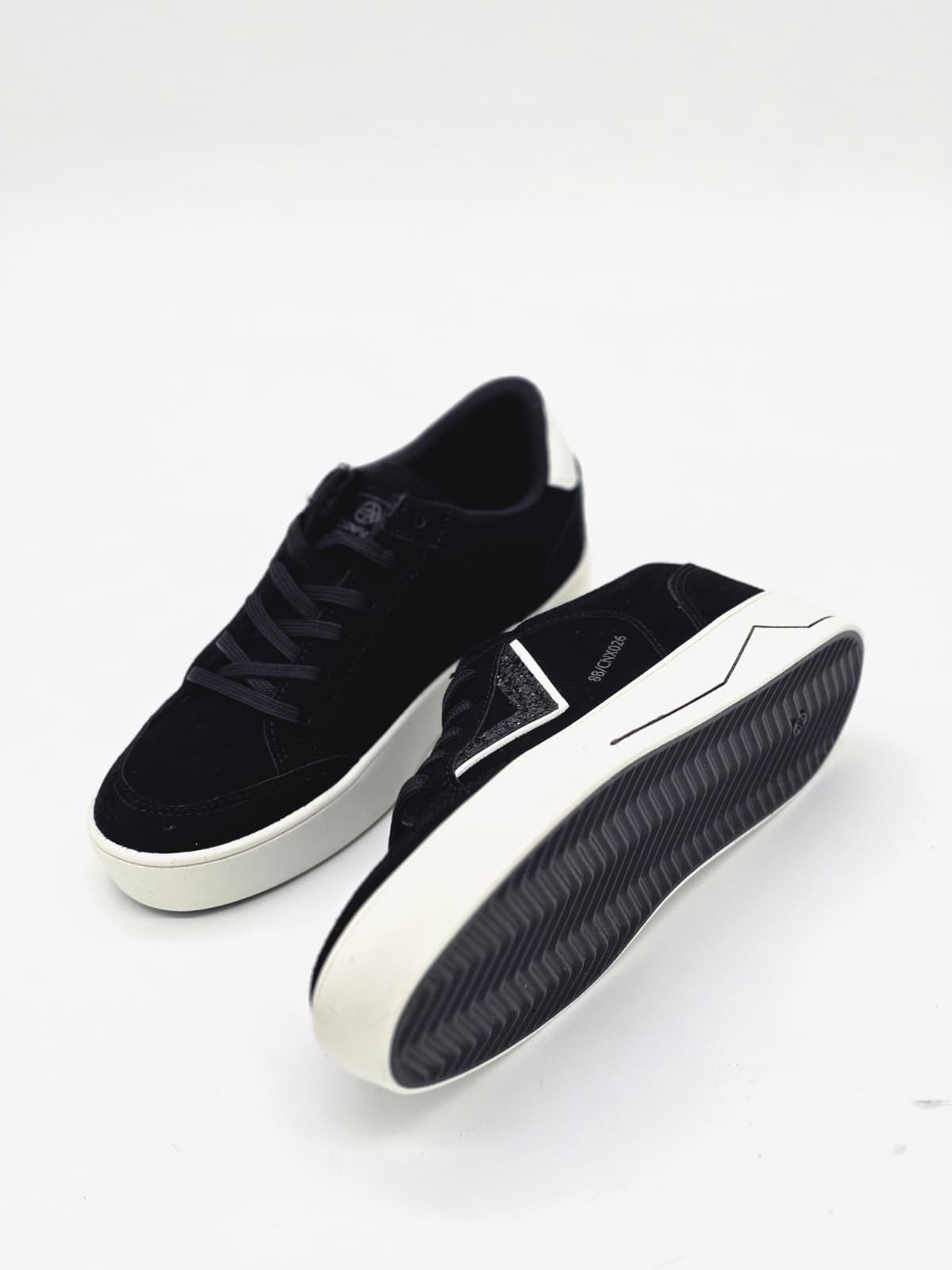 Luvesta Onyx sneaker