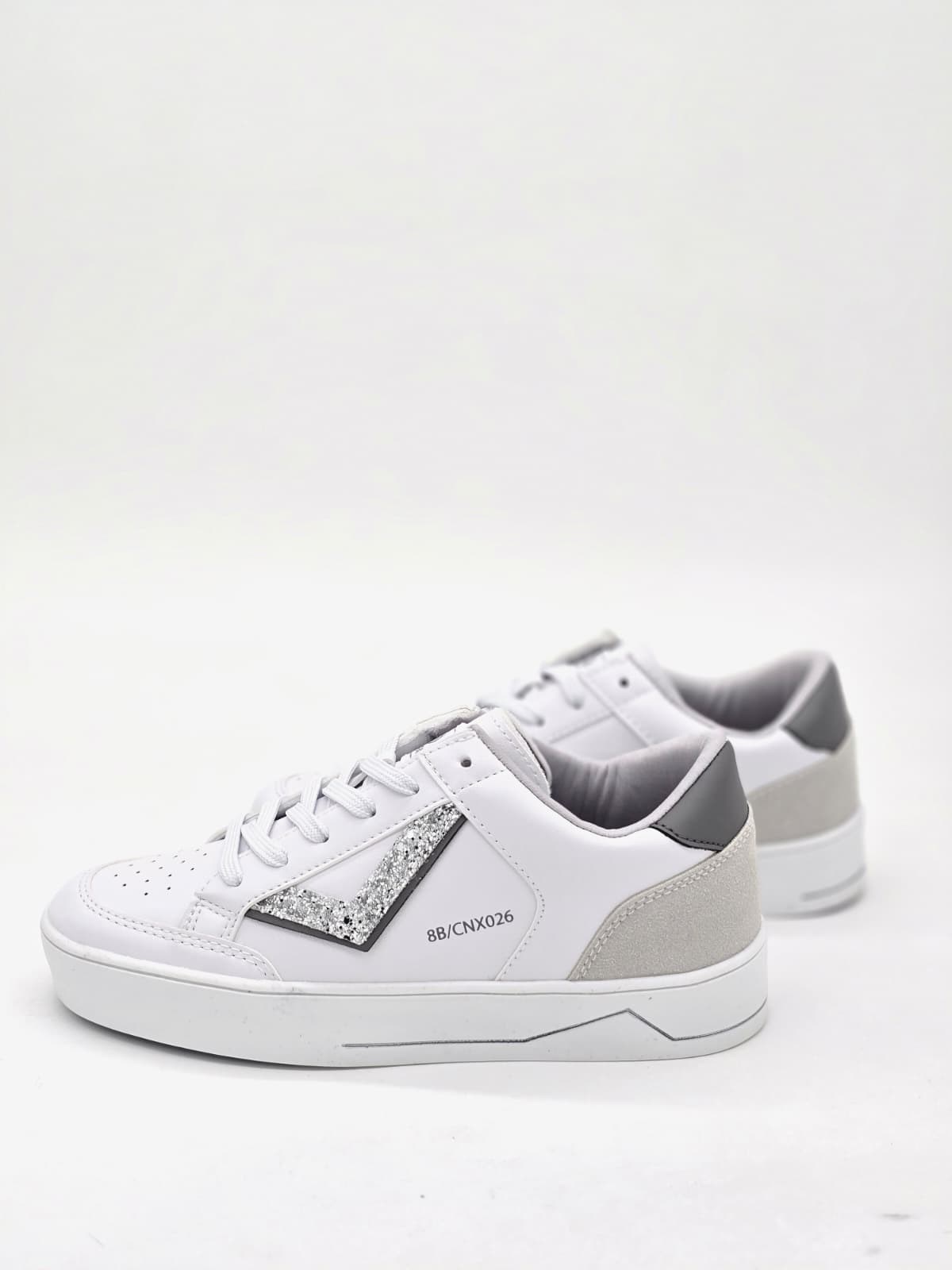 Luvesta Onyx sneaker