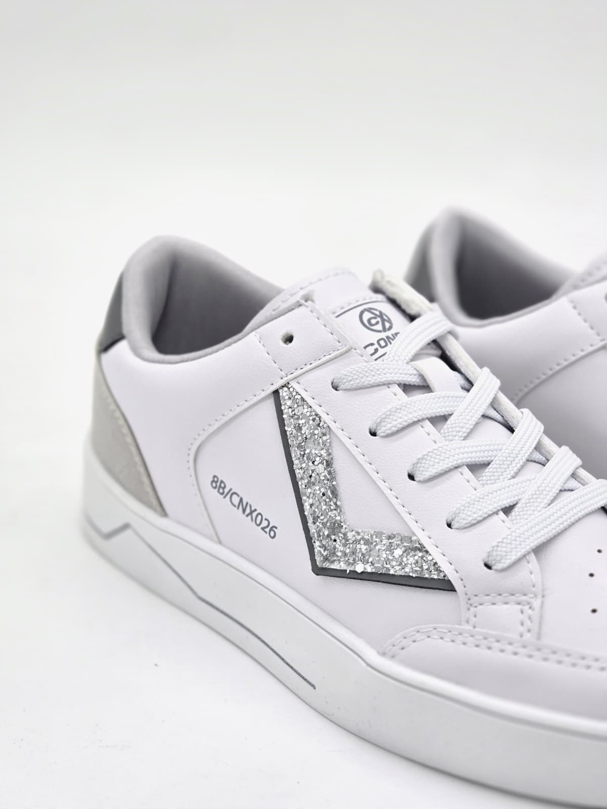 Luvesta Onyx sneaker