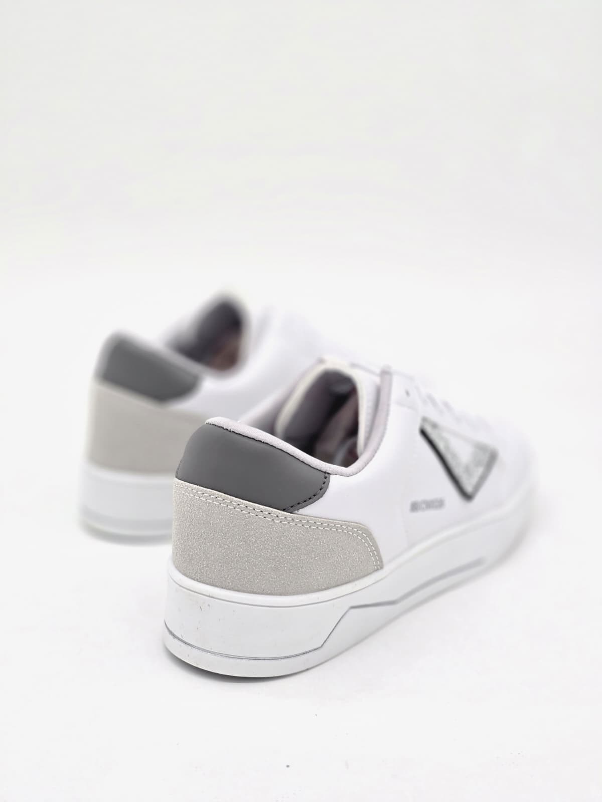 Luvesta Onyx sneaker