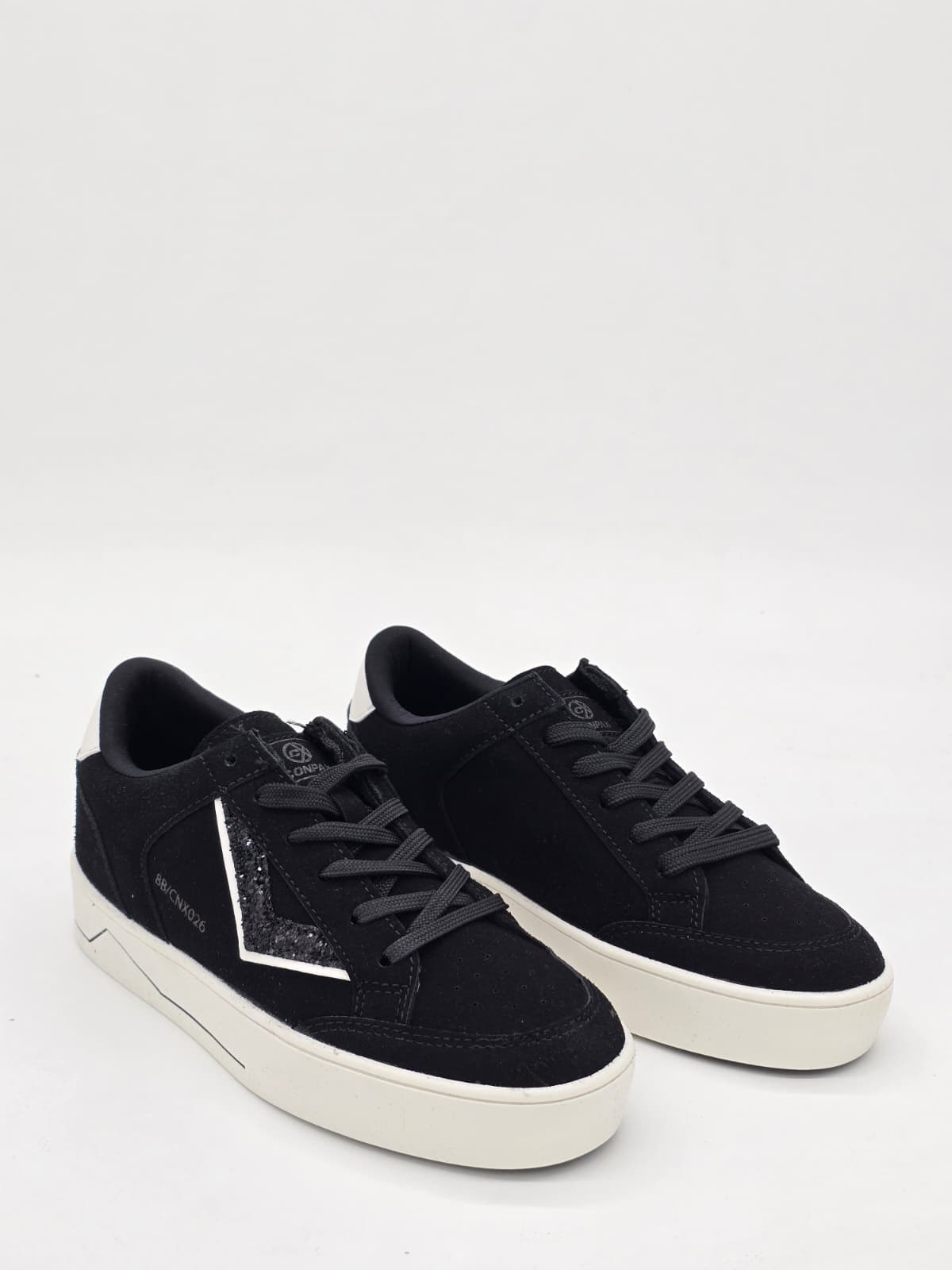 Luvesta Onyx sneaker