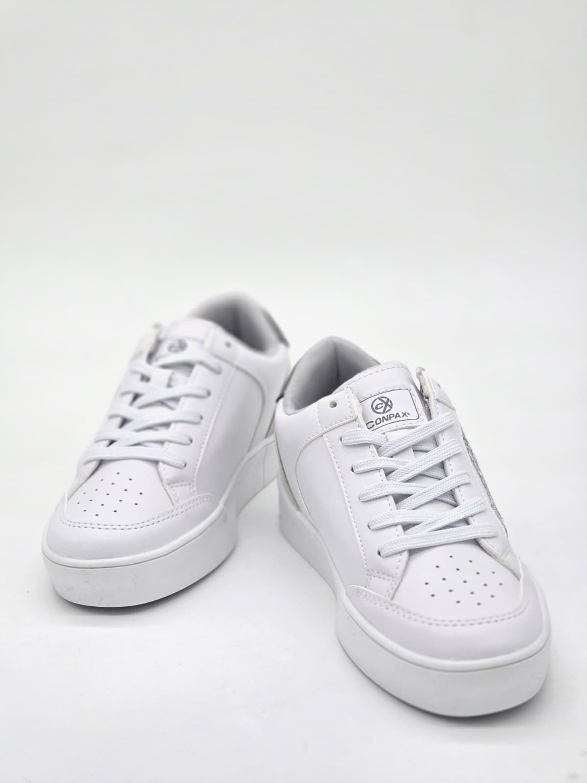 Luvesta Onyx sneaker