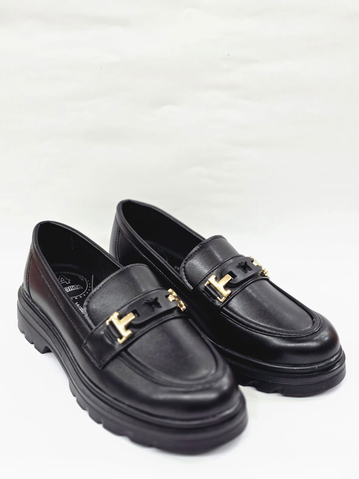 Luvesta Patent Gold Tokalı Siyah Rugan Loafer