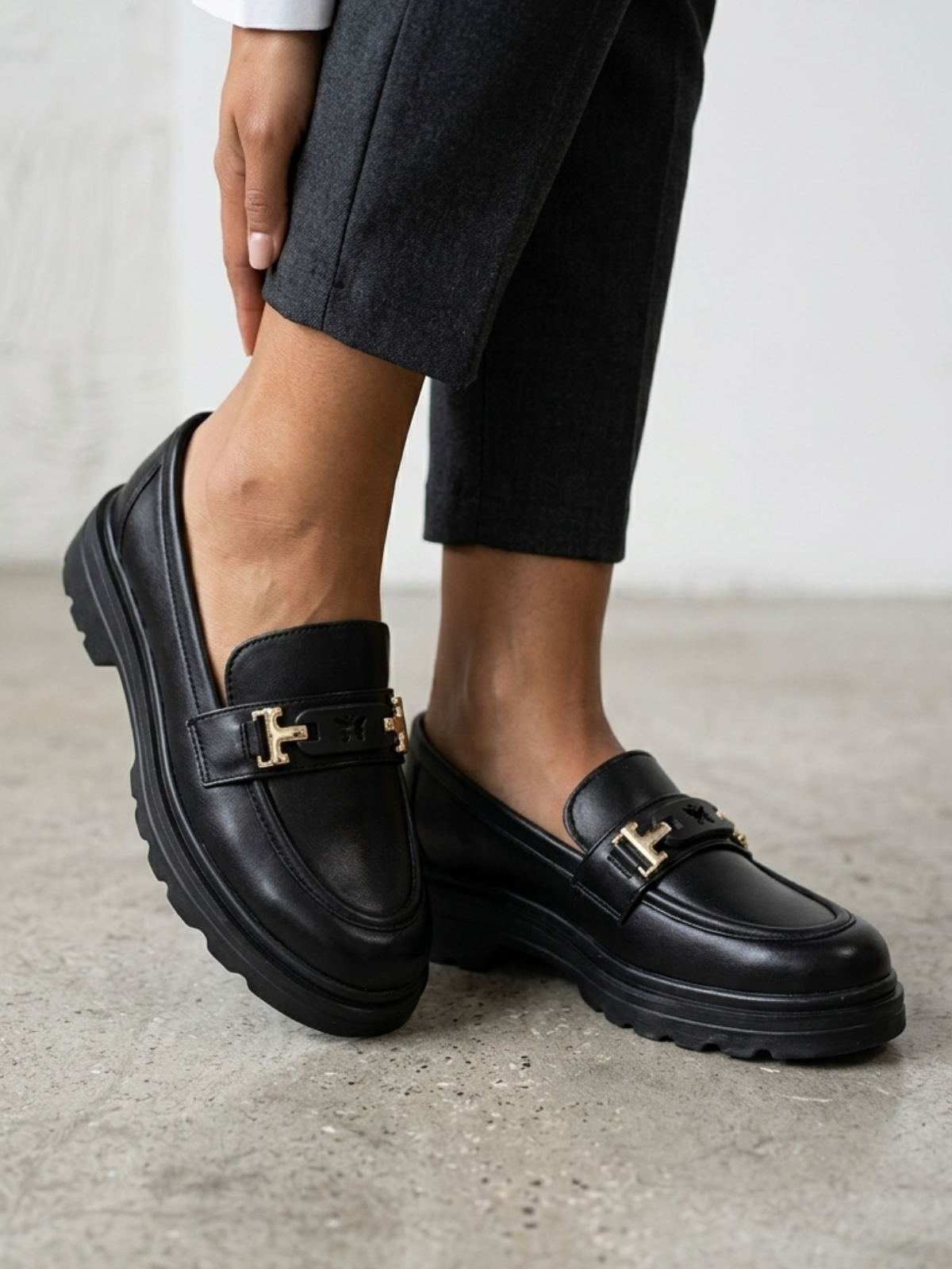 Luvesta Patent Gold Tokalı Siyah Rugan Loafer