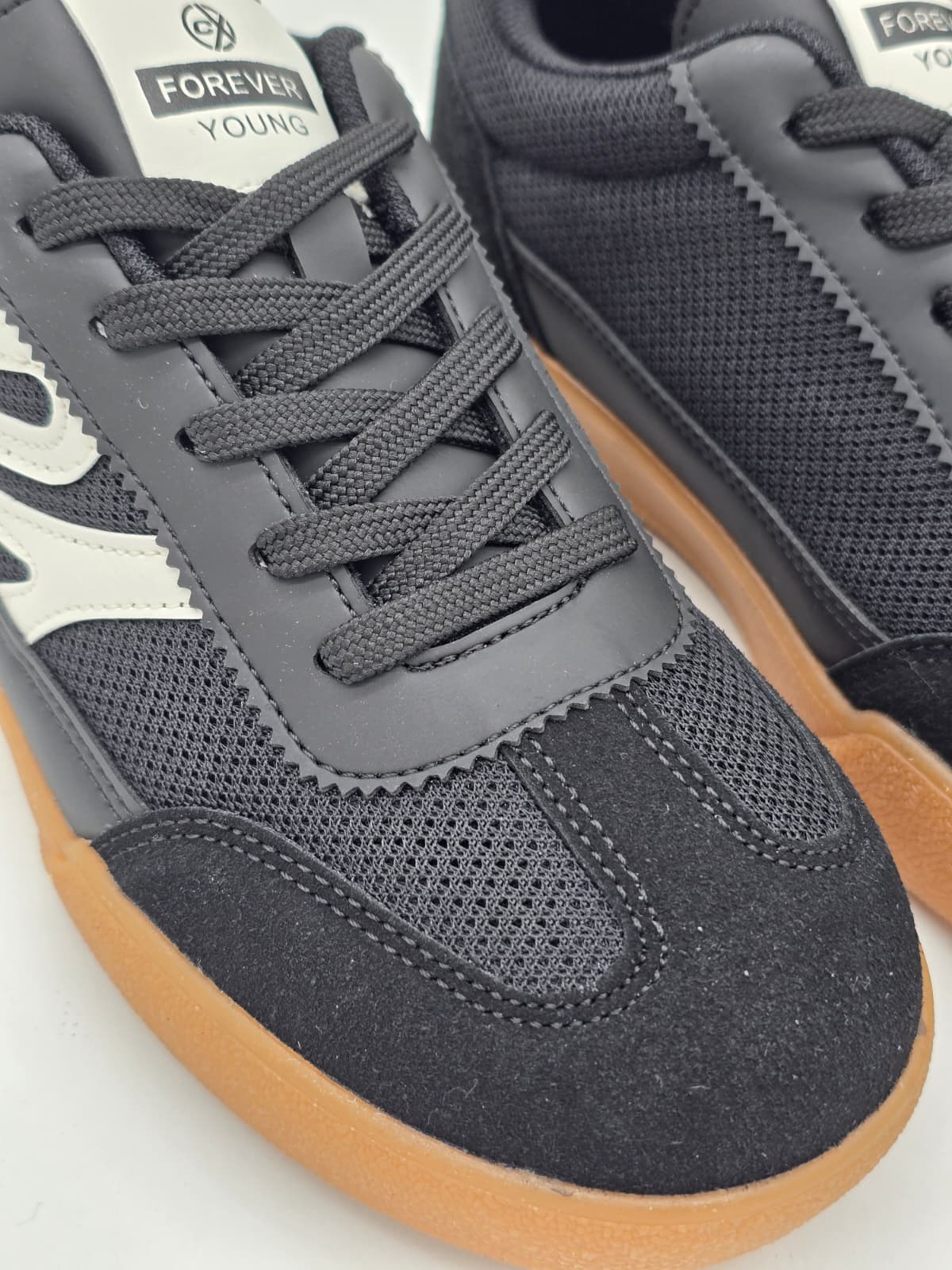 LUVESTA Raider sneaker