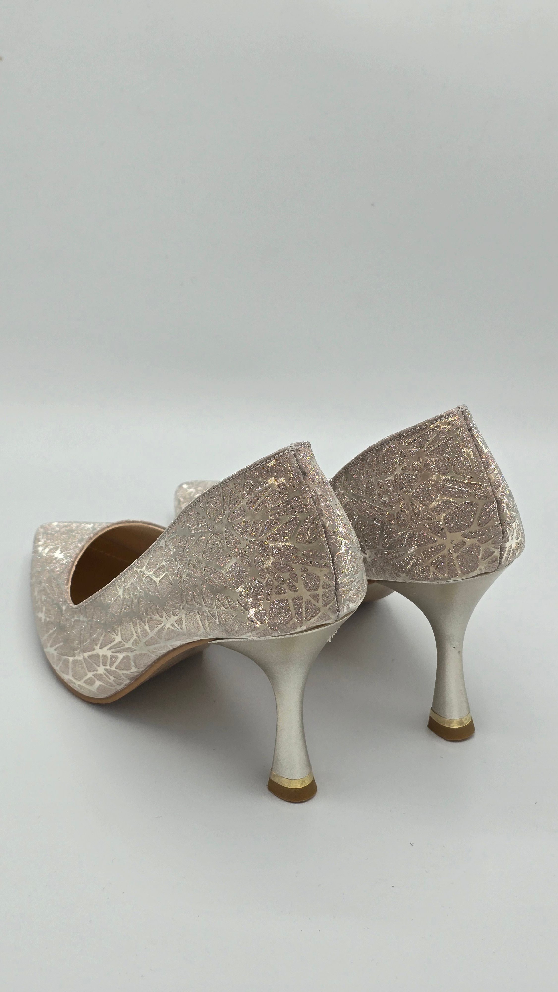 Luvestashoes Altın Işıltılı Nakışlı Ortopedik Stiletto
