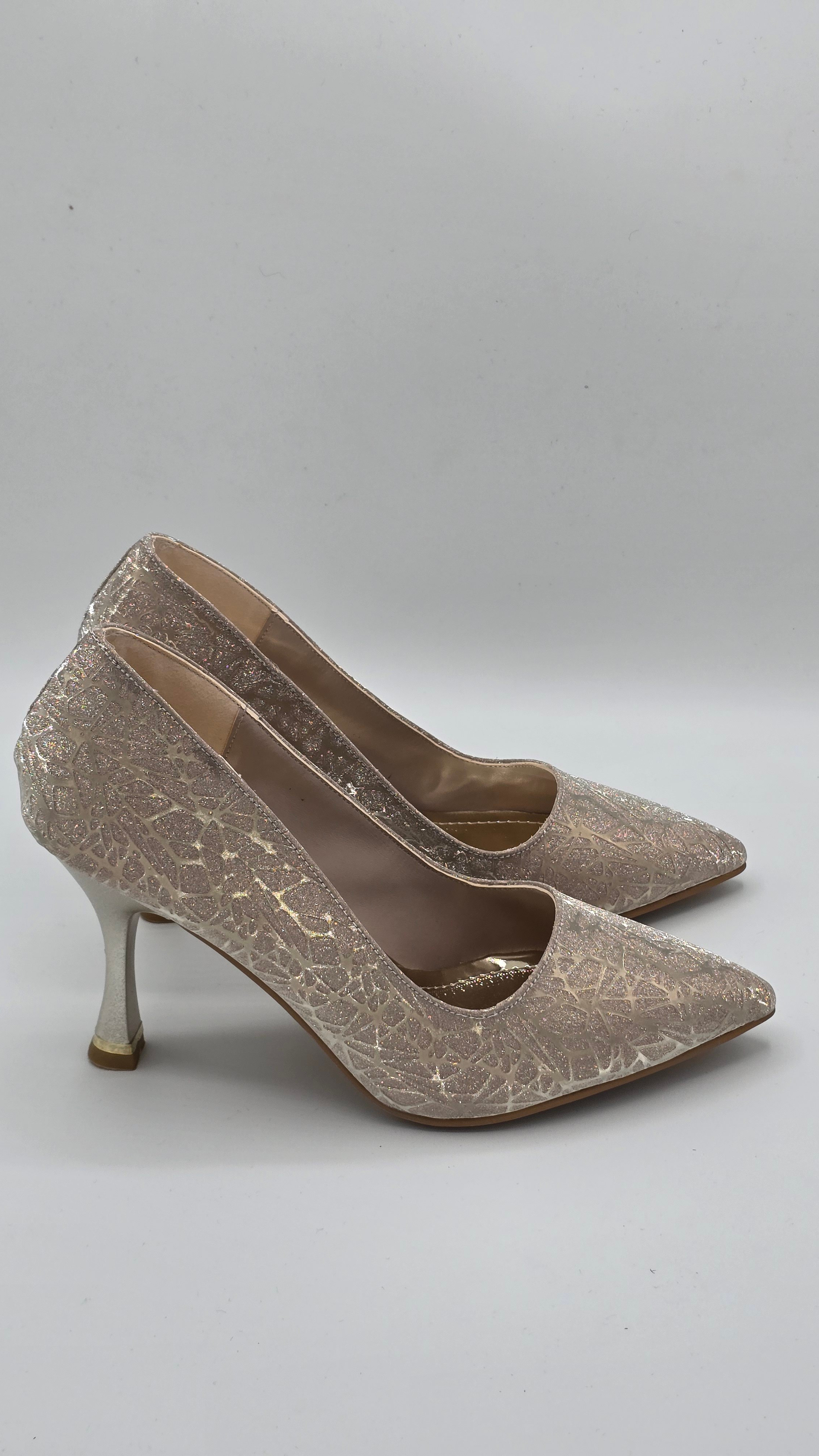 Luvestashoes Altın Işıltılı Nakışlı Ortopedik Stiletto