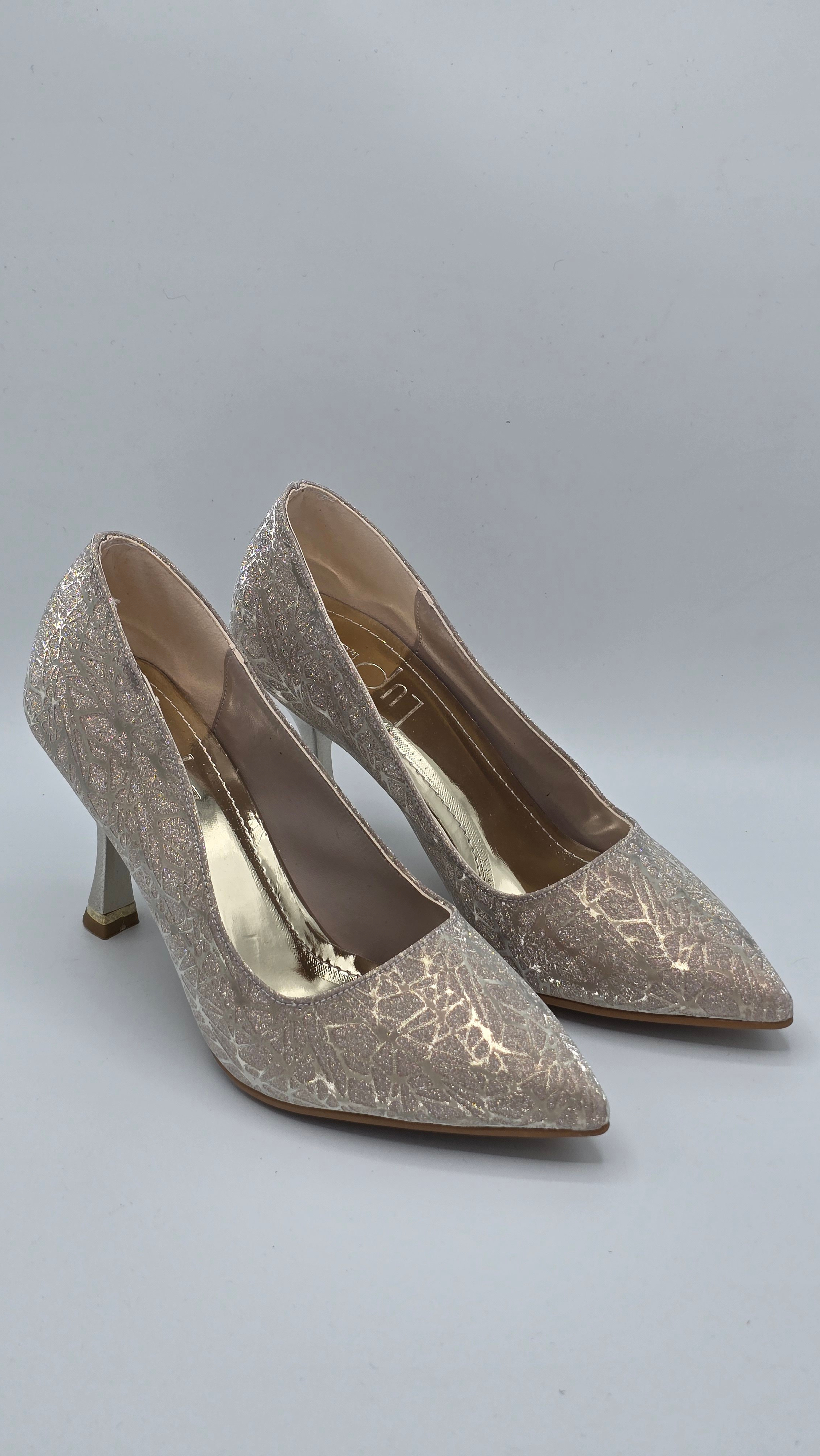 Luvestashoes Altın Işıltılı Nakışlı Ortopedik Stiletto