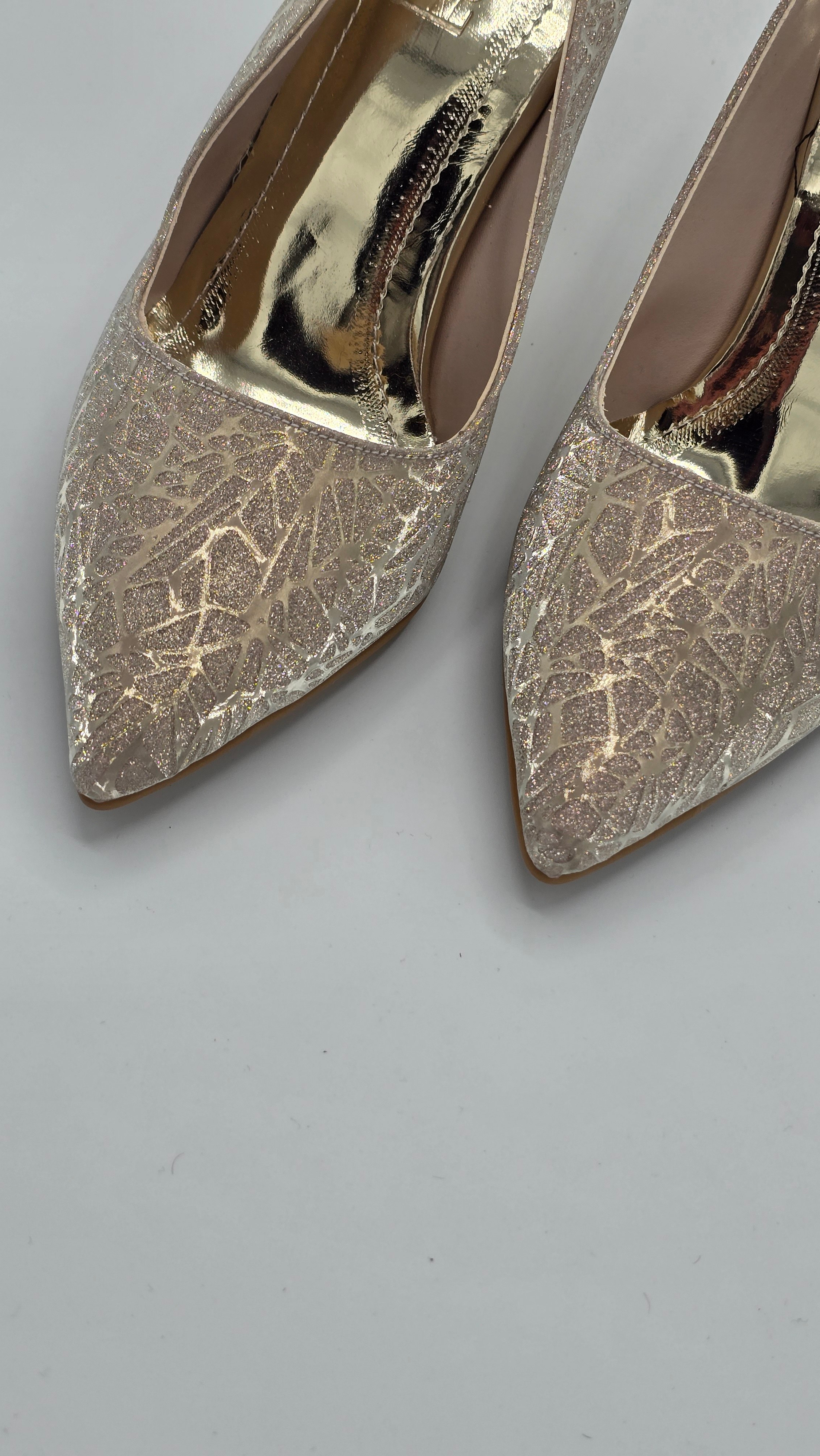 Luvestashoes Altın Işıltılı Nakışlı Ortopedik Stiletto