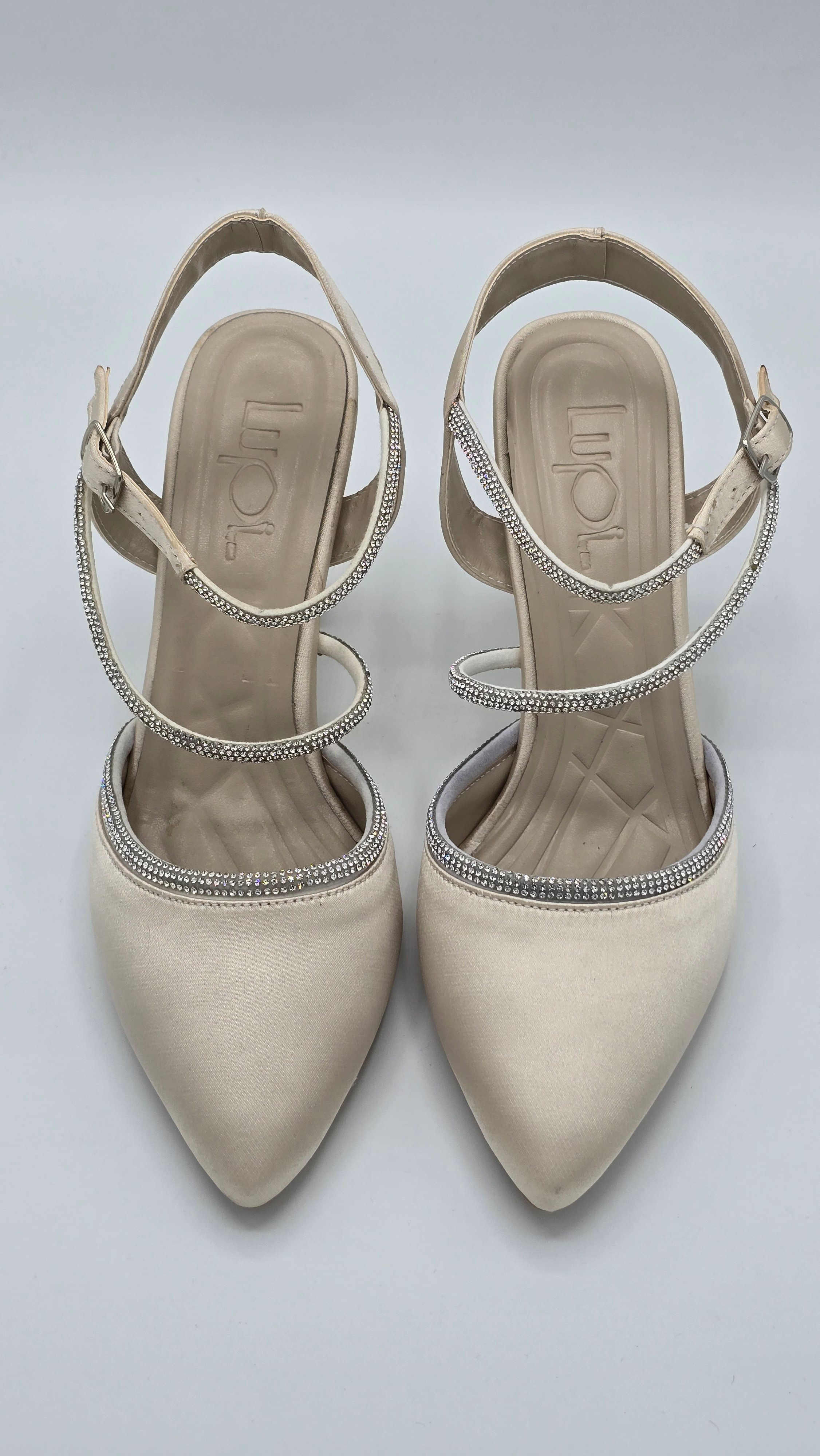 Luvestashoes Bej Taş Detaylı Bilekten Tokalı İnce Topuk Ayakkabı