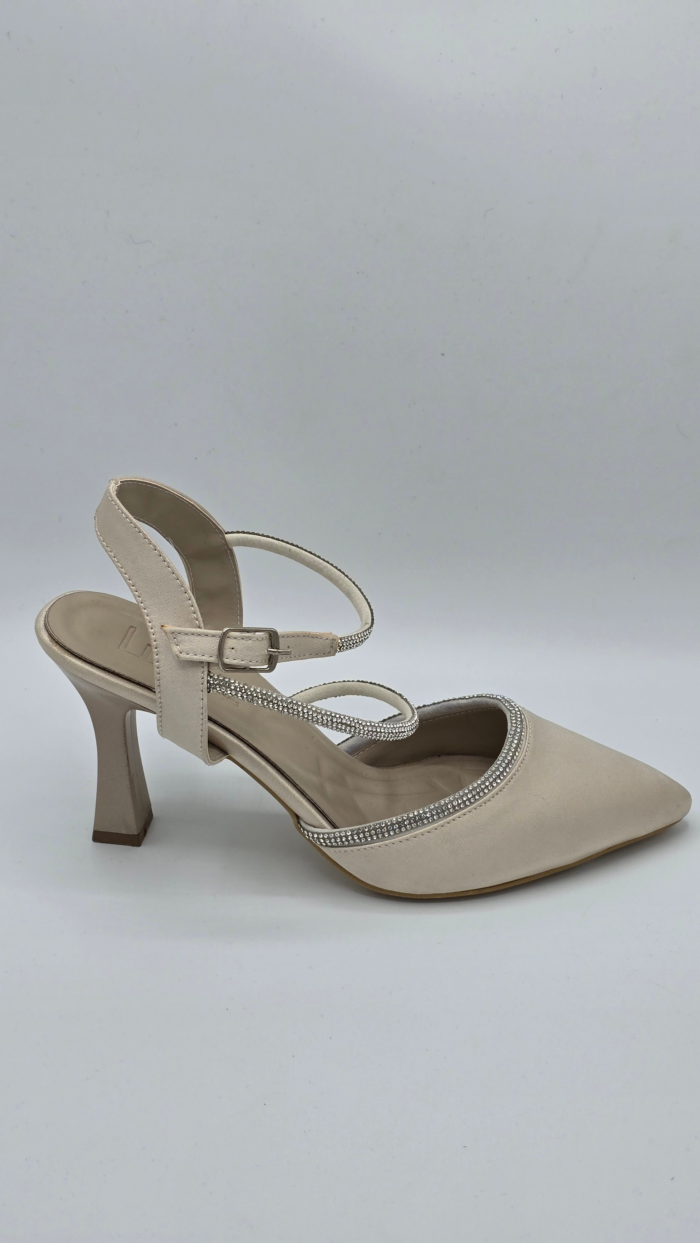 Luvestashoes Bej Taş Detaylı Bilekten Tokalı İnce Topuk Ayakkabı