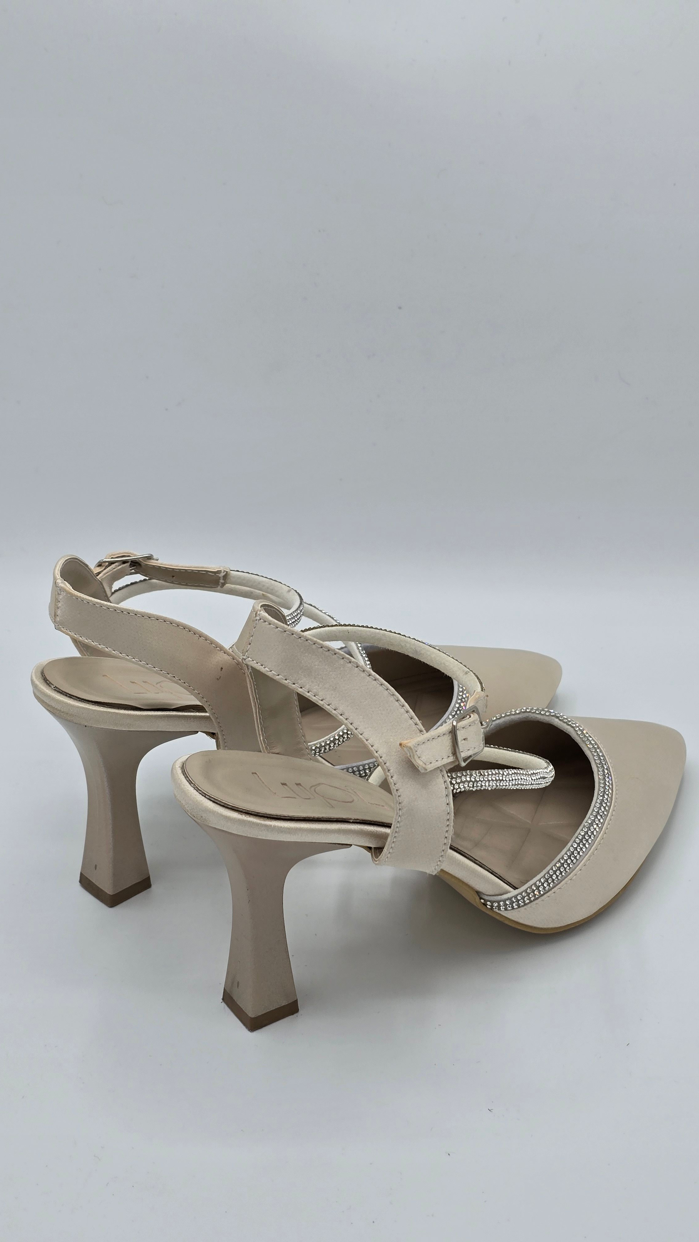 Luvestashoes Bej Taş Detaylı Bilekten Tokalı İnce Topuk Ayakkabı
