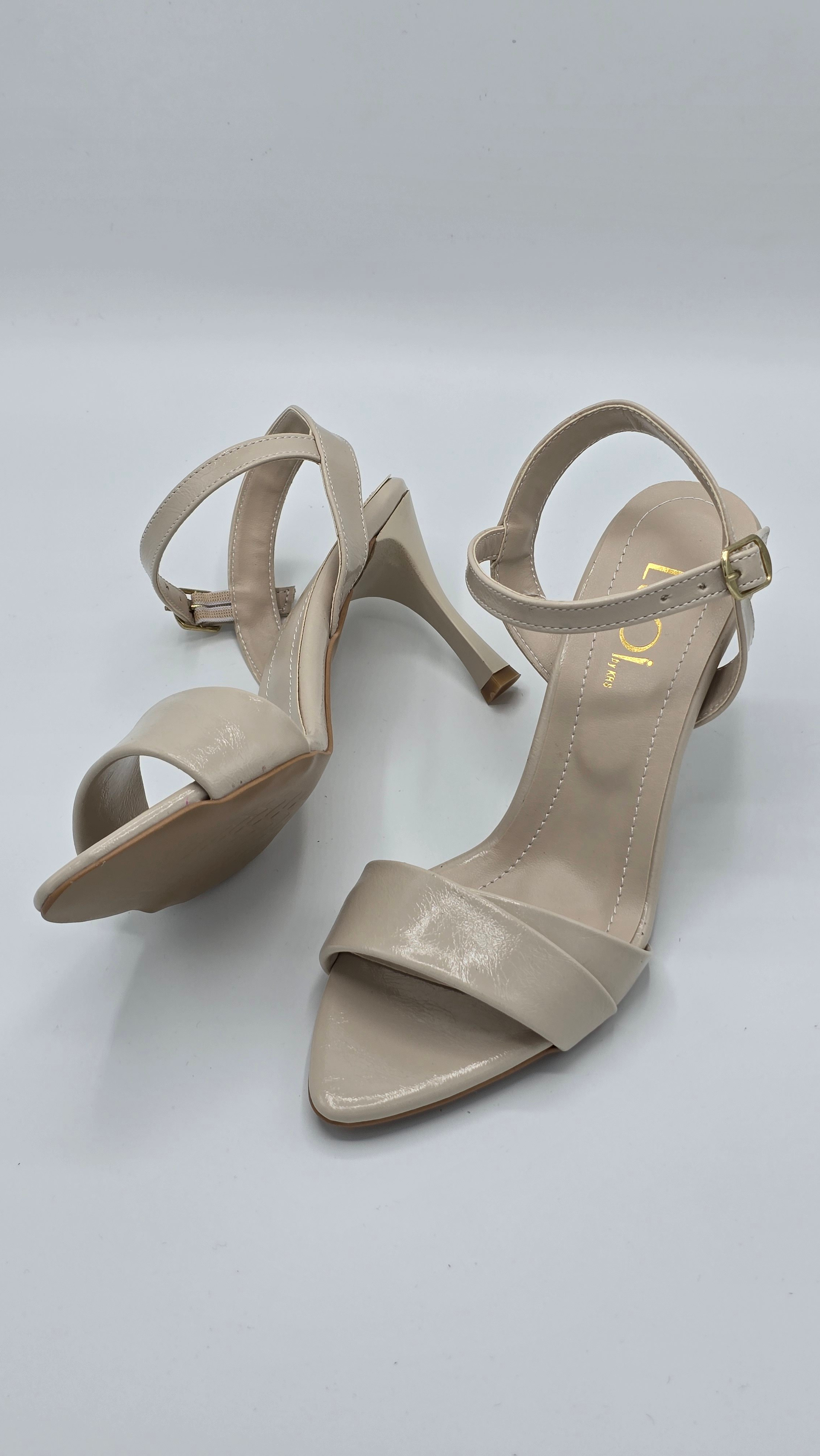 Luvestashoes Bej Tek Bantlı İnce Topuk Stiletto