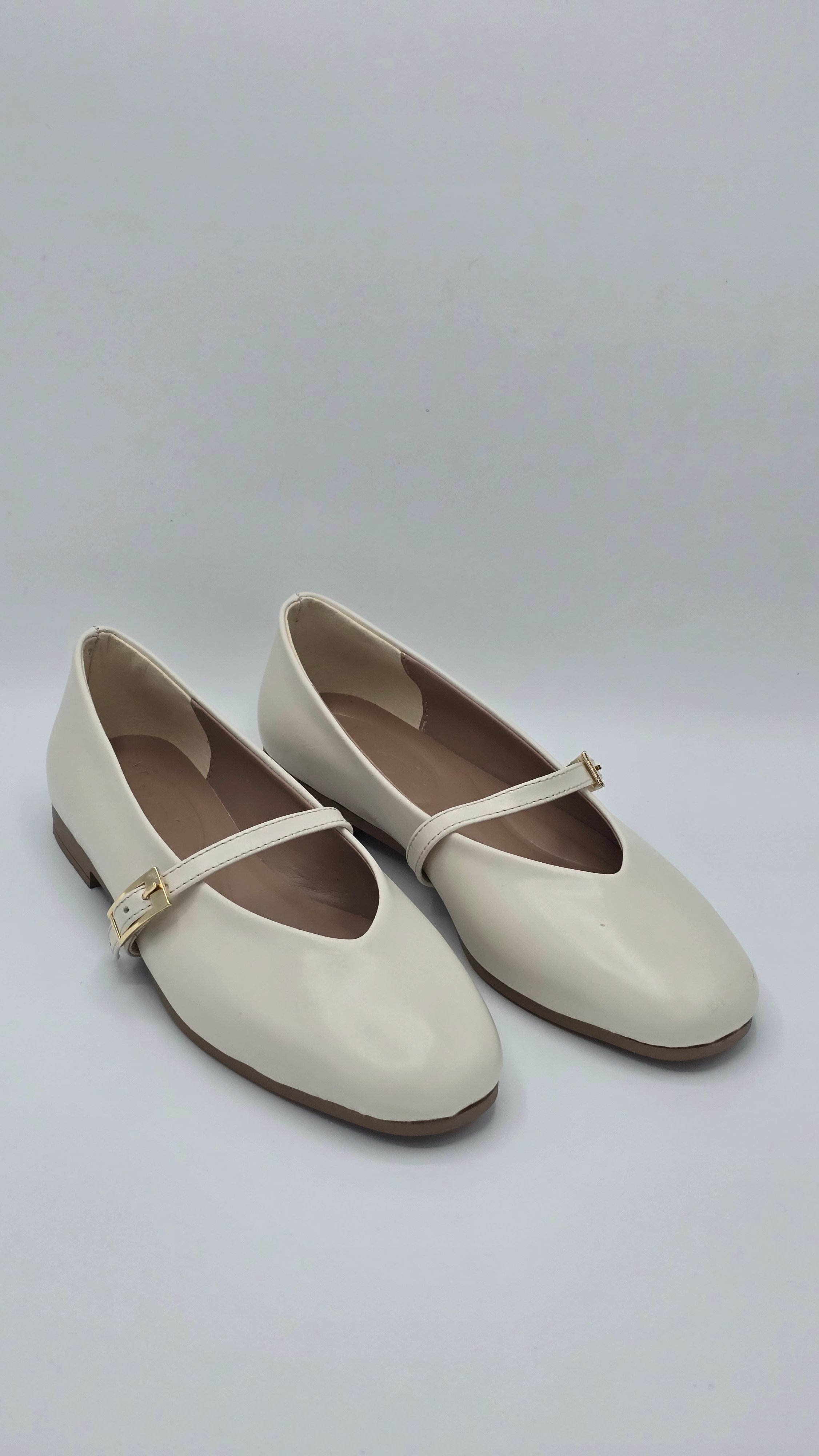 Luvestashoes Bej Tek Tokalı Klasik Babet