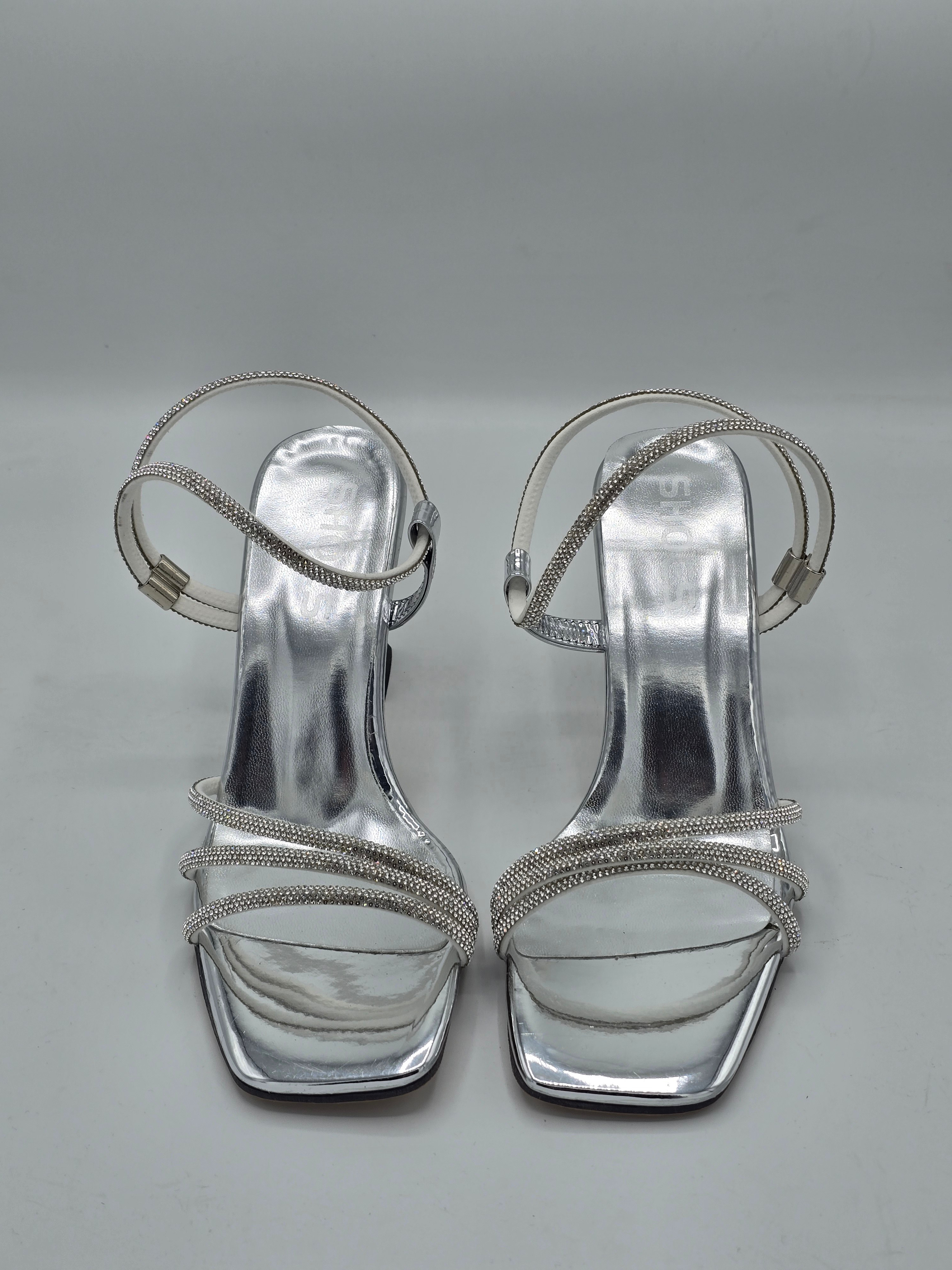 LUVESTASHOES BİLEKTEN GEÇMELİ KARE BURUNLU GRİ TOPUKLU TERLİK