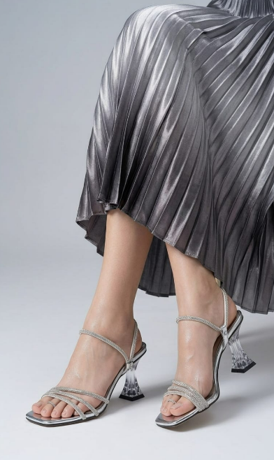 LUVESTASHOES BİLEKTEN GEÇMELİ KARE BURUNLU GRİ TOPUKLU TERLİK