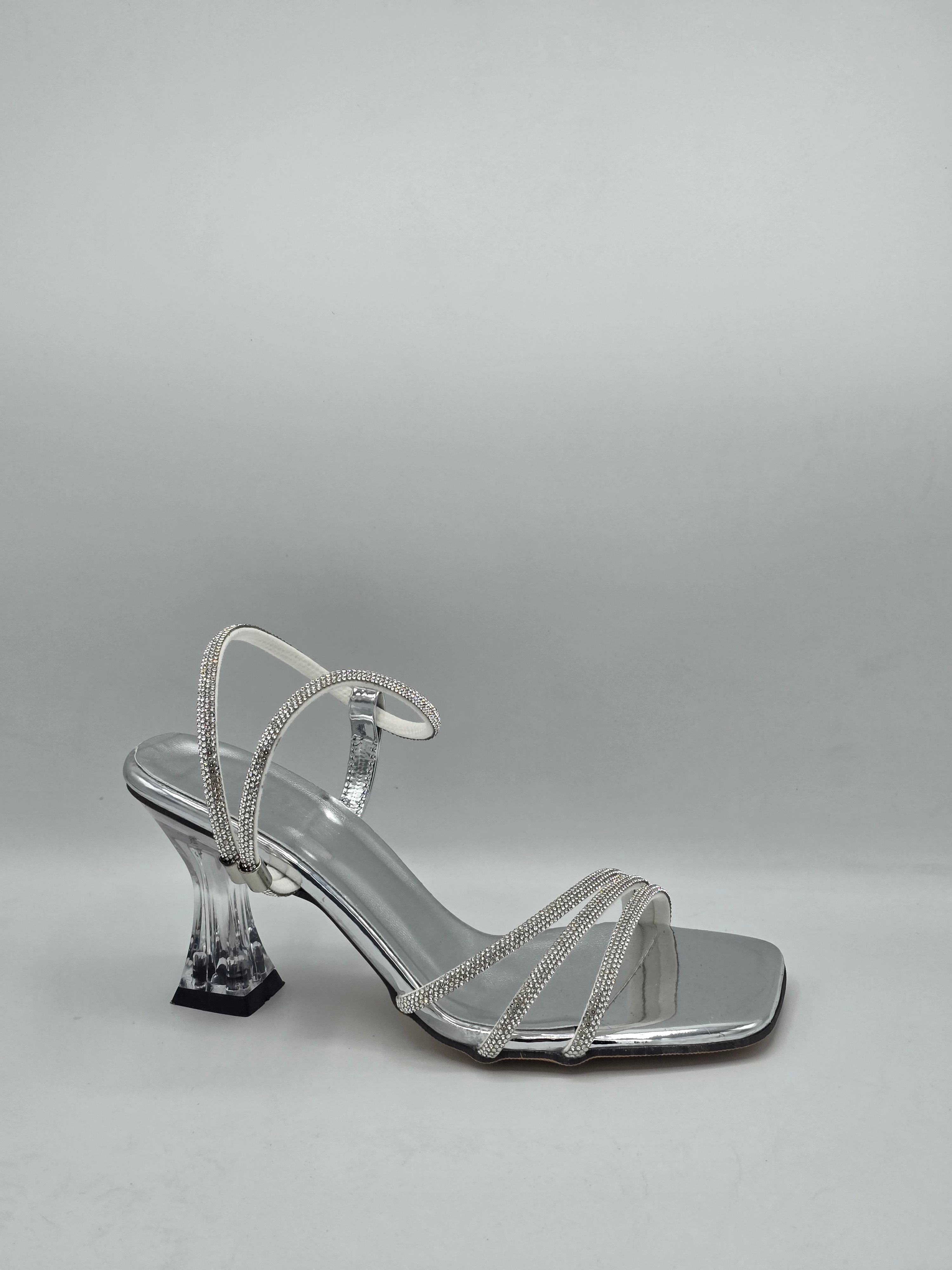LUVESTASHOES BİLEKTEN GEÇMELİ KARE BURUNLU GRİ TOPUKLU TERLİK