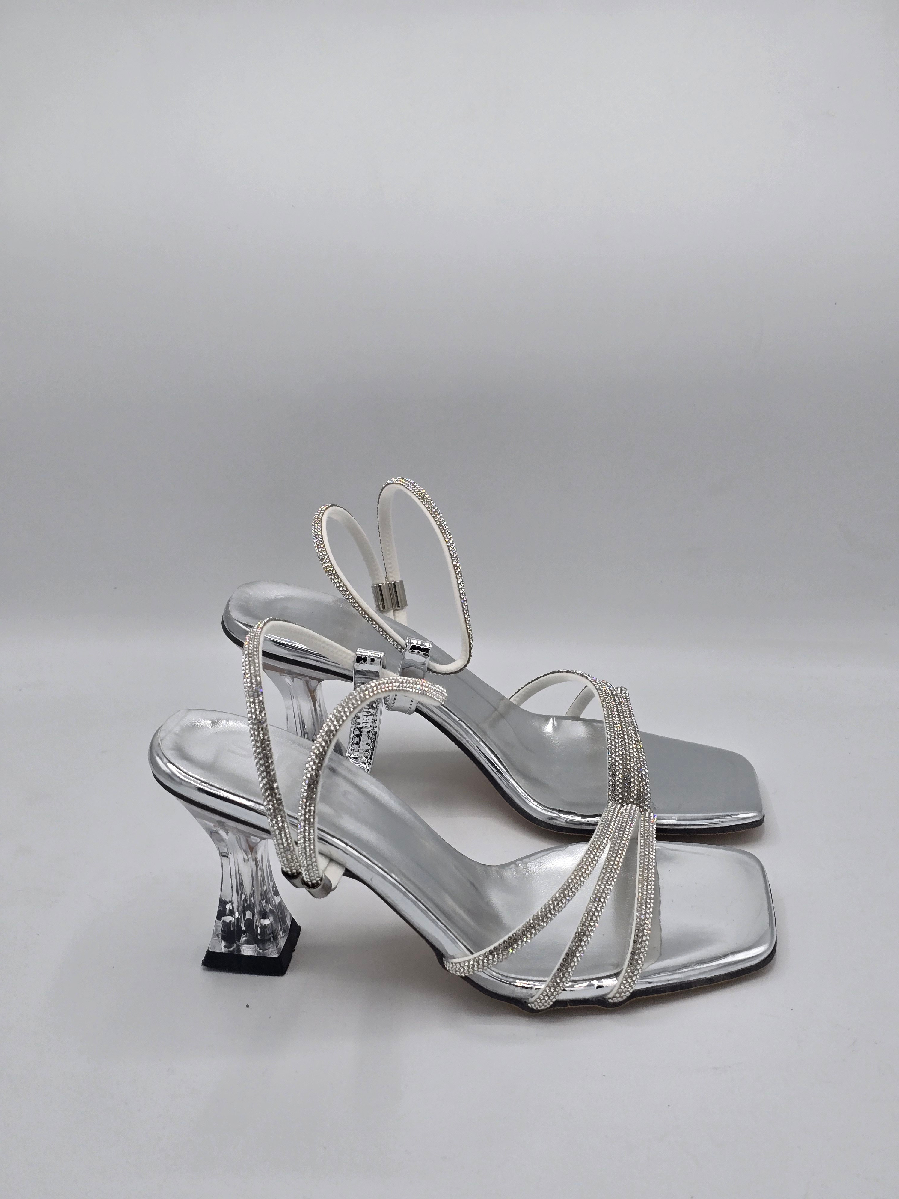 LUVESTASHOES BİLEKTEN GEÇMELİ KARE BURUNLU GRİ TOPUKLU TERLİK