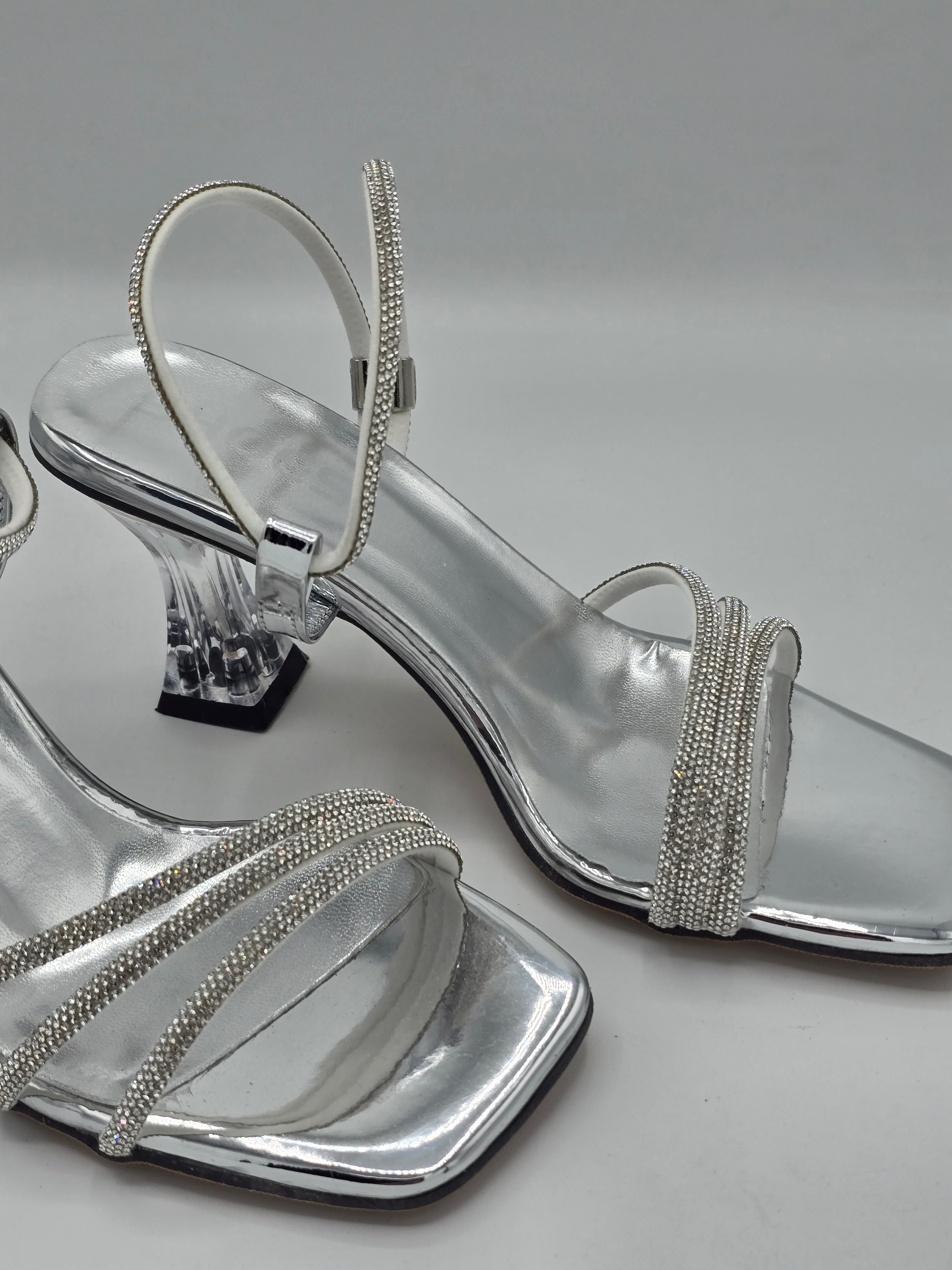 LUVESTASHOES BİLEKTEN GEÇMELİ KARE BURUNLU GRİ TOPUKLU TERLİK