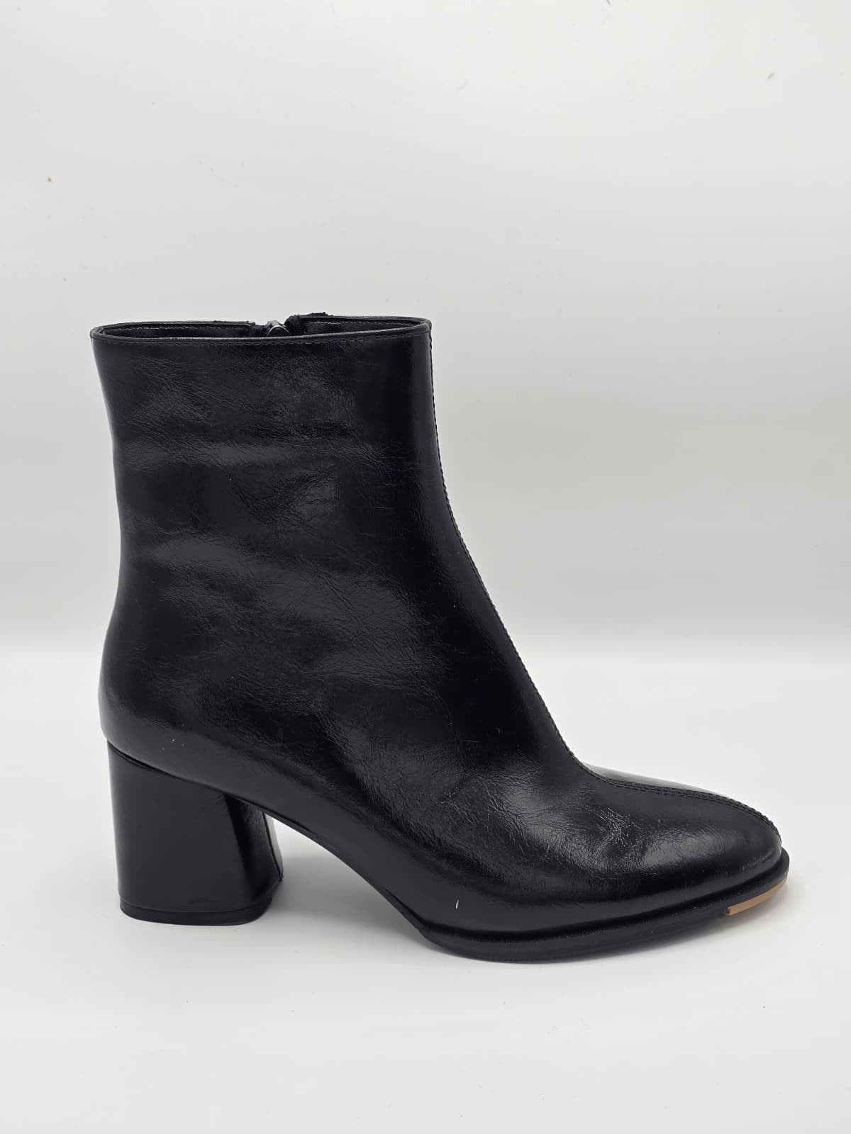 luvestashoes fermuarlı burun detaylı rugan bot siyah