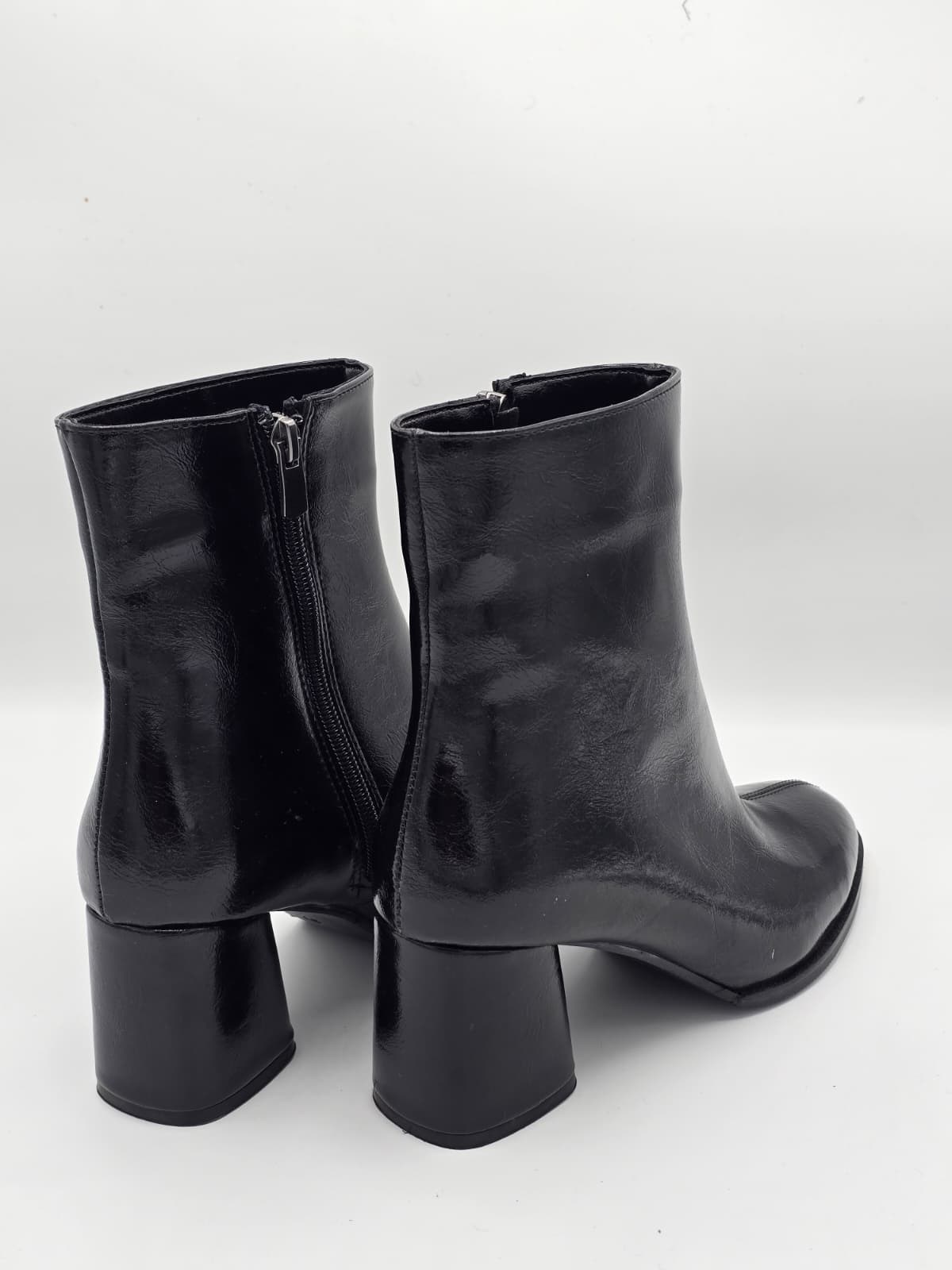 luvestashoes fermuarlı burun detaylı rugan bot siyah