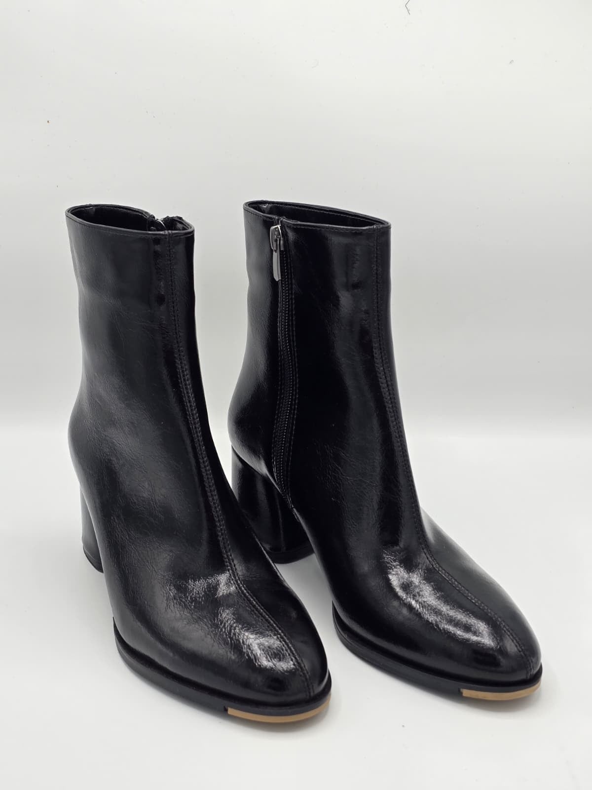 luvestashoes fermuarlı burun detaylı rugan bot siyah