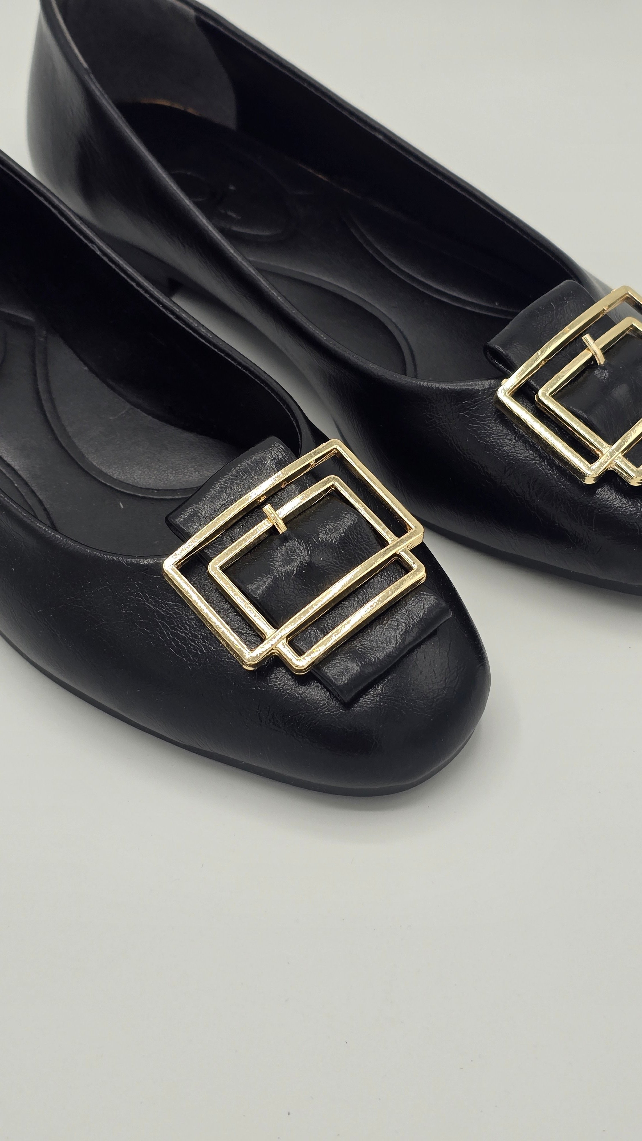 Luvestashoes Gold Çerçeve Tokalı Babet Siyah
