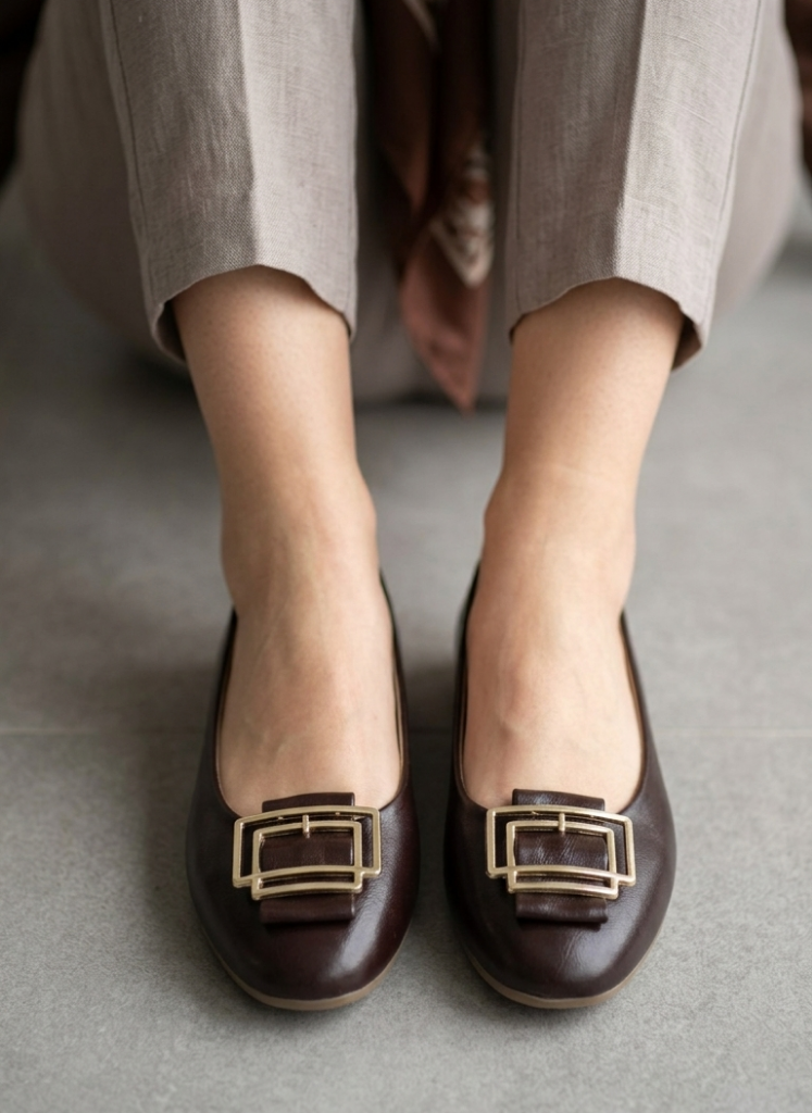 Luvestashoes Gold Çerçeve Tokalı Babet Kahve