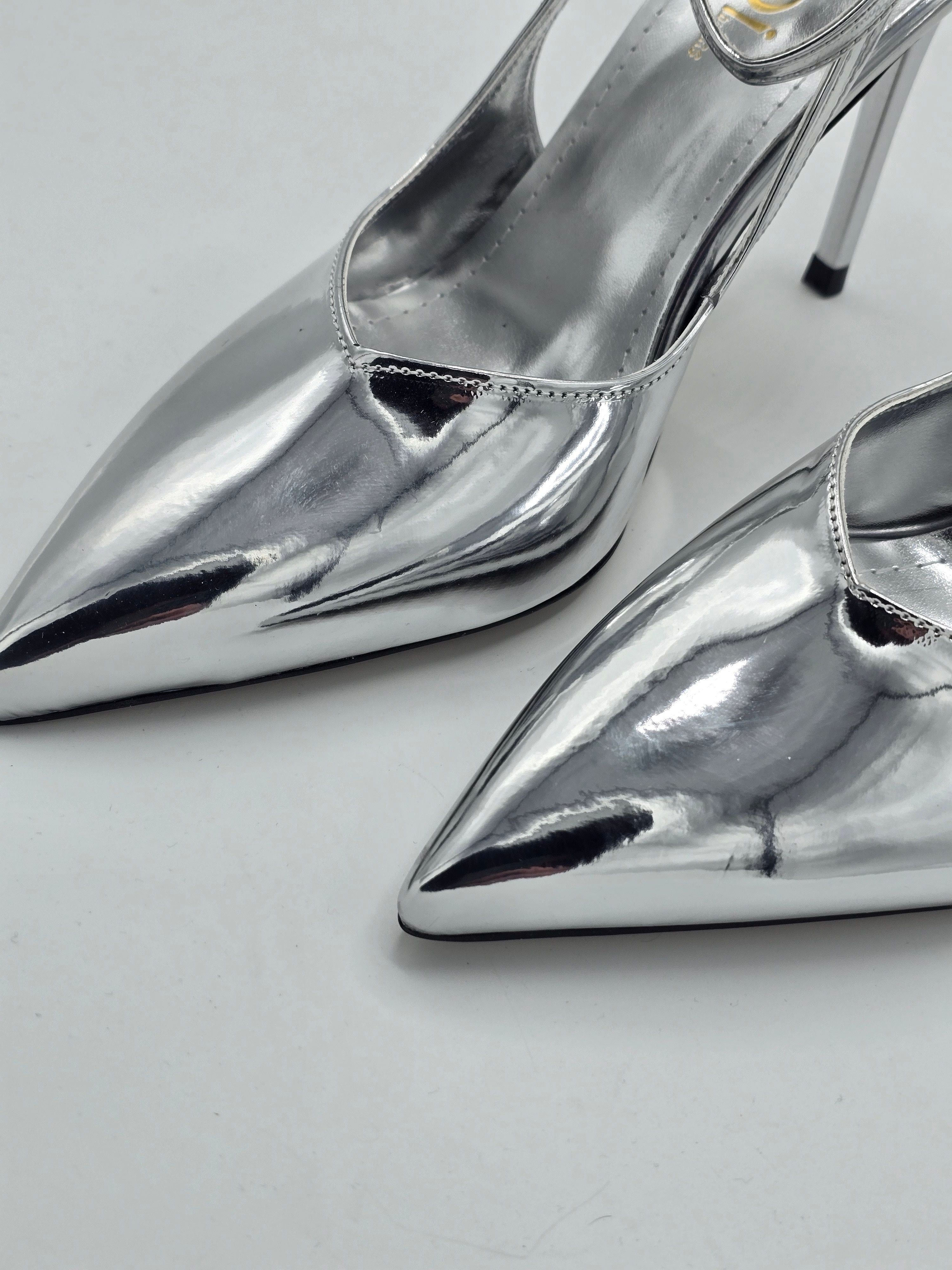Luvestashoes Gümüş Bilekten Tokalı İnce Topuk Stiletto