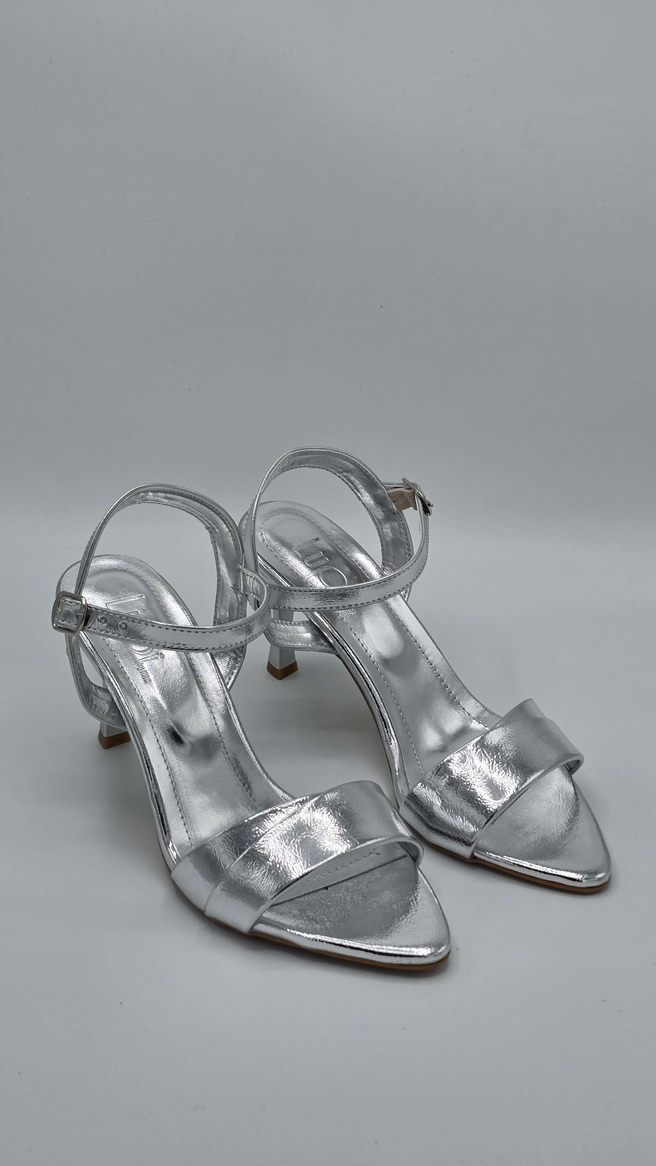 Luvestashoes Gümüş Bilekten Tokalı İnce Topuk Stiletto