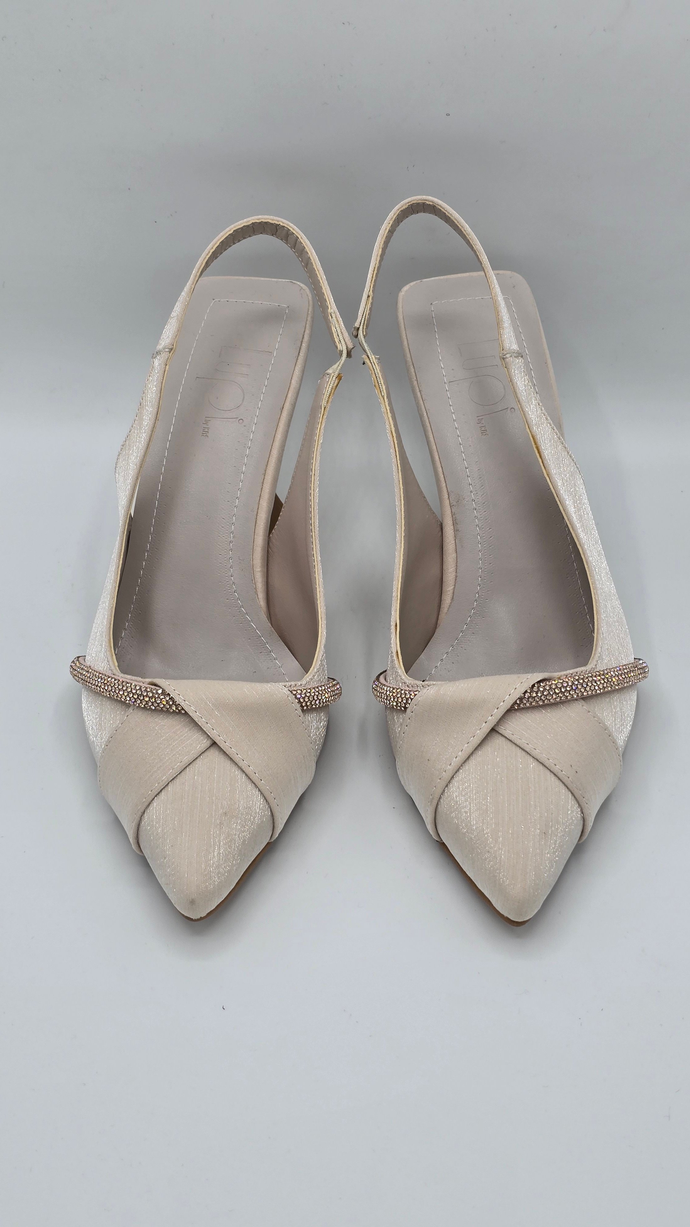 Luvestashoes İnci Krem Taş Detaylı Çapraz Bantlı Ortopedik Kadeh Topuk Stiletto