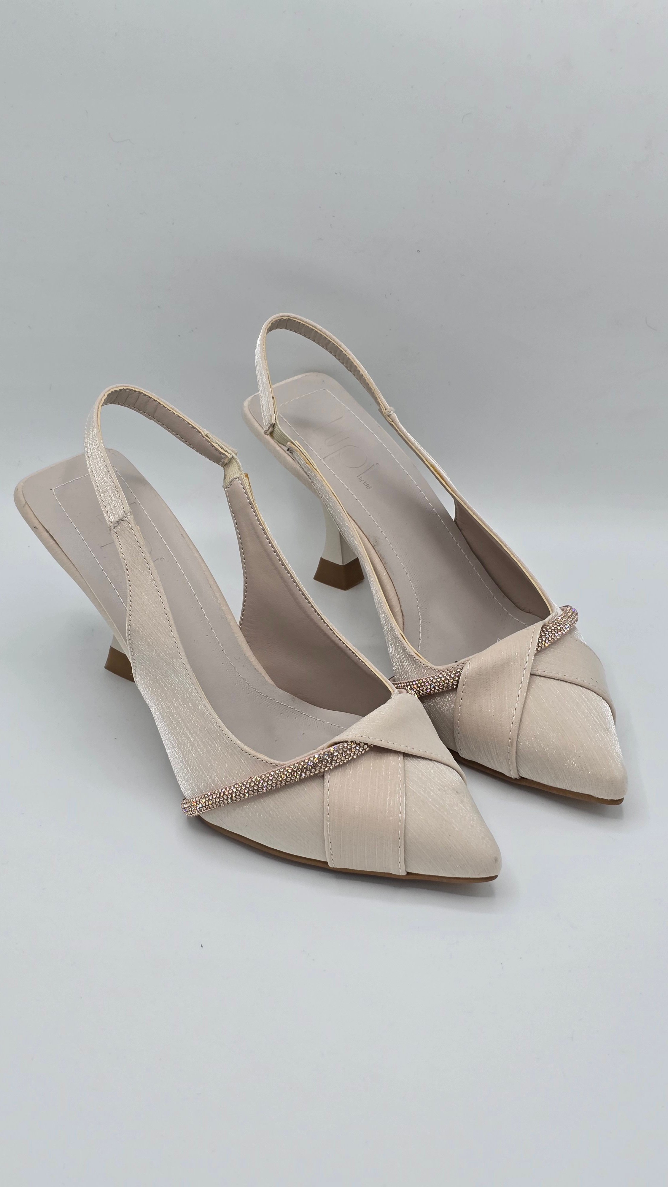 Luvestashoes İnci Krem Taş Detaylı Çapraz Bantlı Ortopedik Kadeh Topuk Stiletto