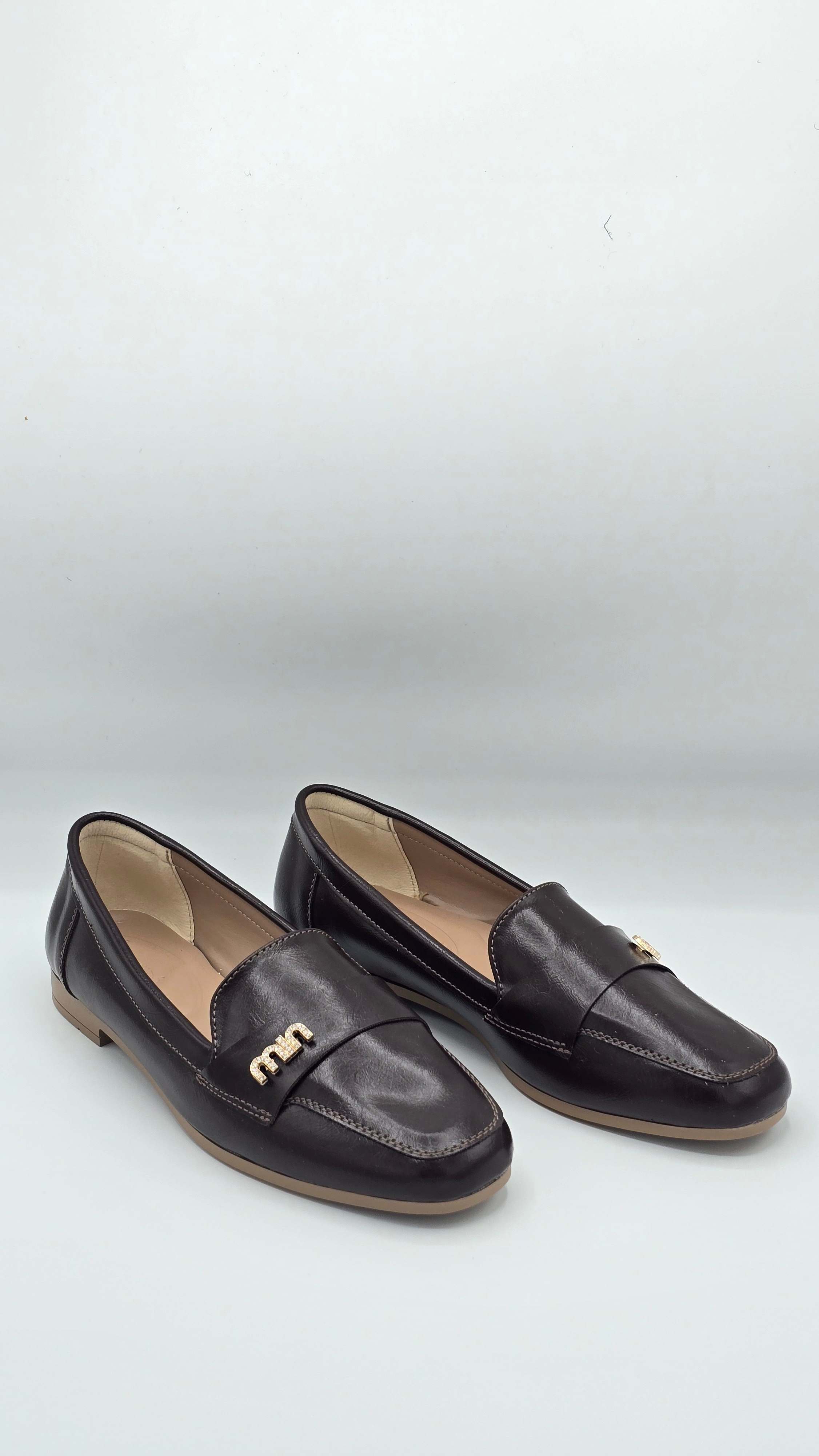 Luvestashoes Kahve Deri Gold Logolu Klasik Günlük Şık Babet