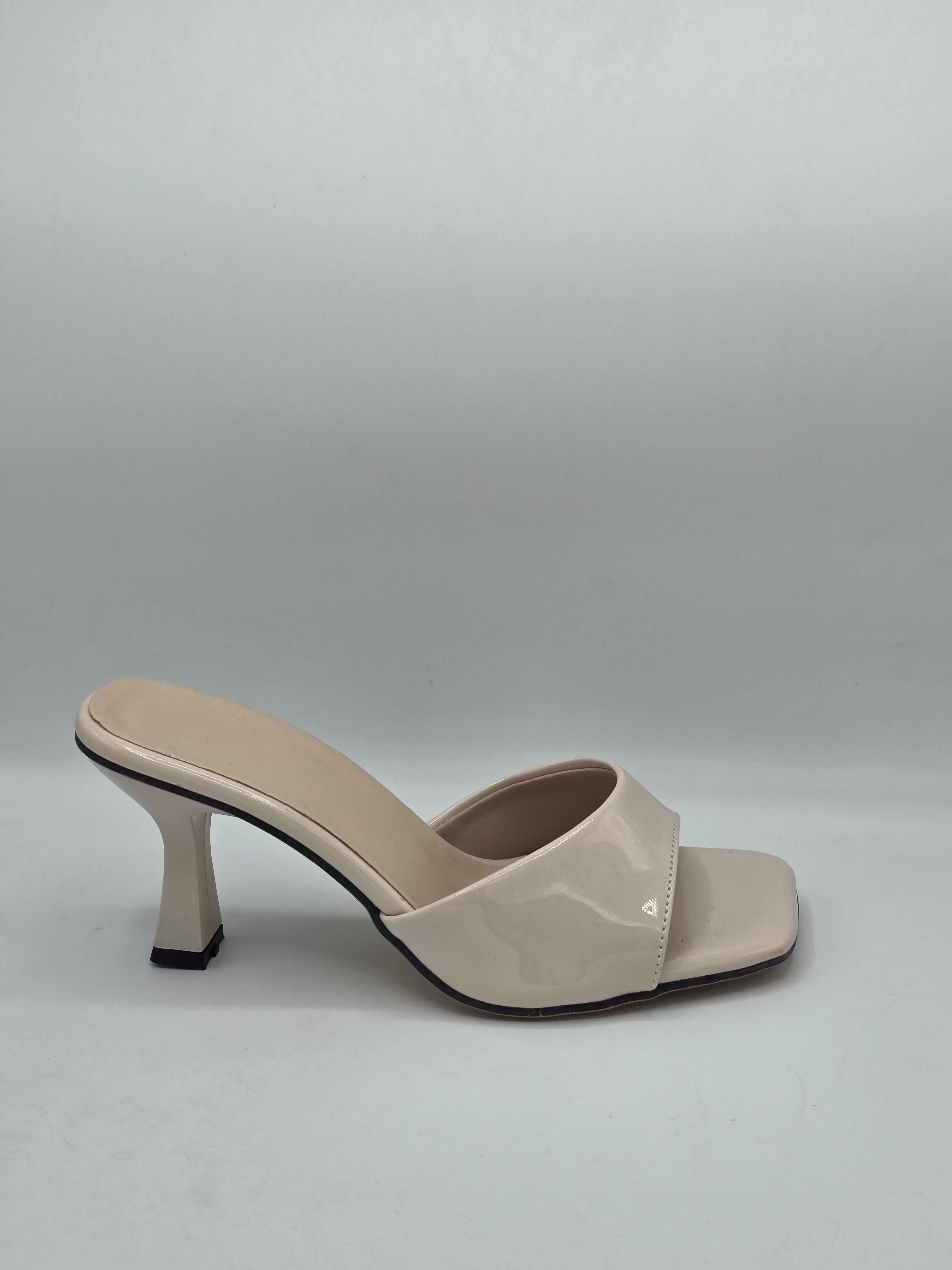LUVESTASHOES KARE BURUNLU  TOPUKLU TERLİK  BEJ