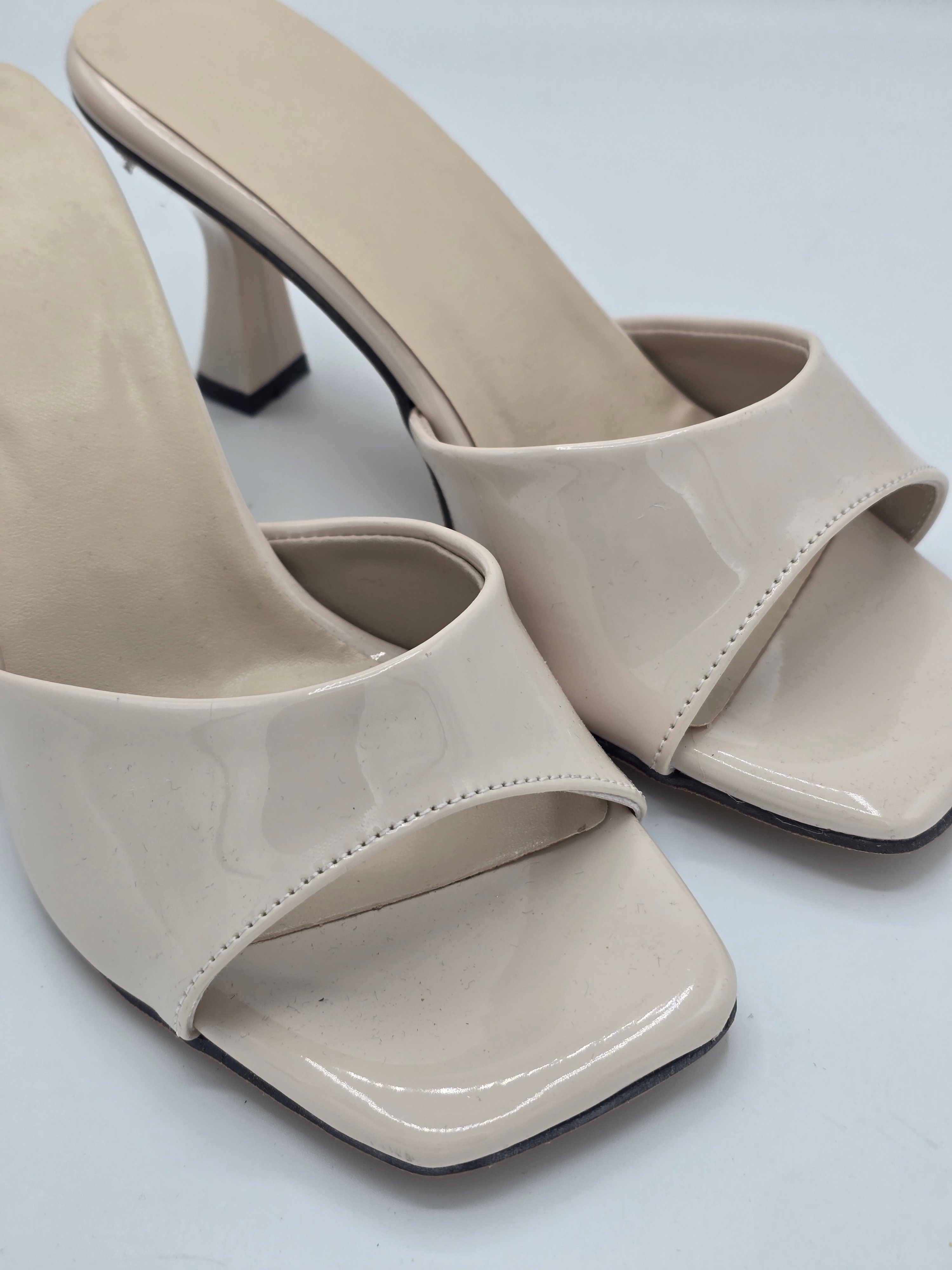 LUVESTASHOES KARE BURUNLU  TOPUKLU TERLİK  BEJ