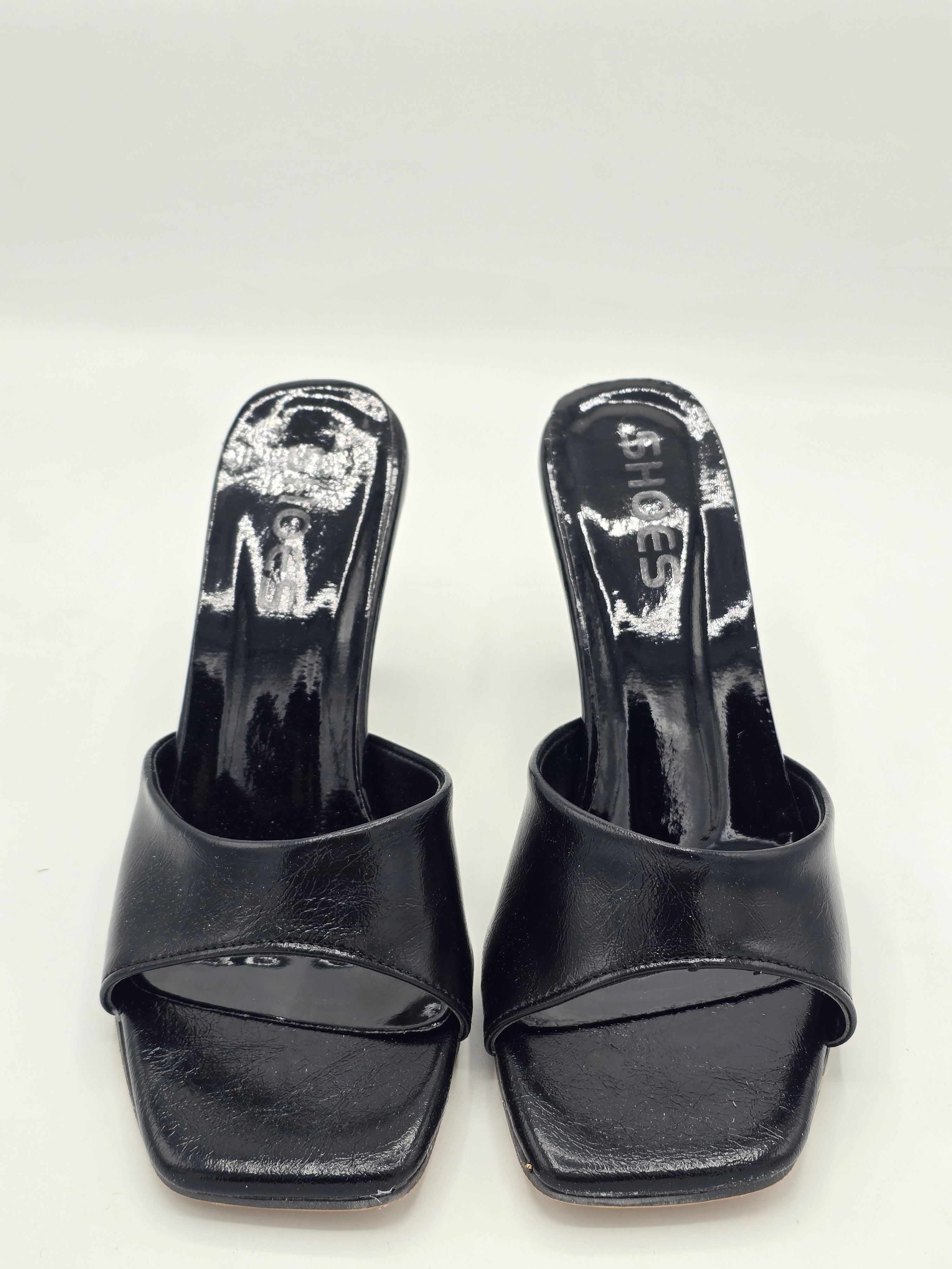 LUVESTASHOES KARE BURUNLU  TOPUKLU TERLİK  SİYAH