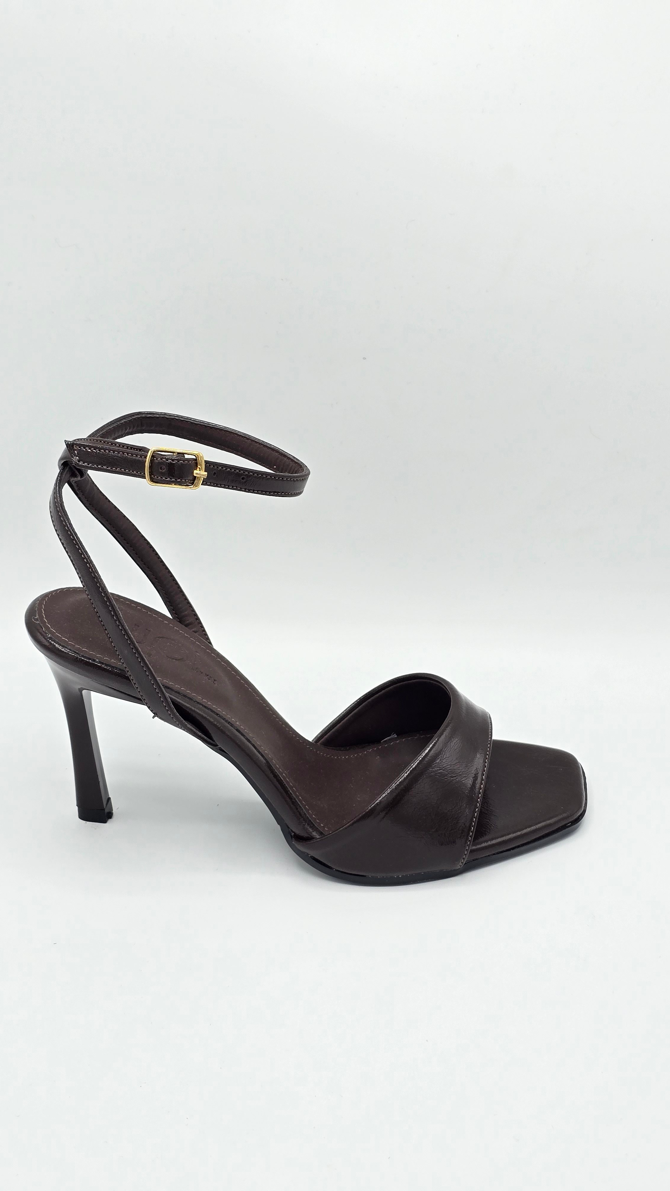 Luvestashoes Koyu Kahverengi Rugan Bantlı Açık Burun İnce Topuk Şık Sandalet