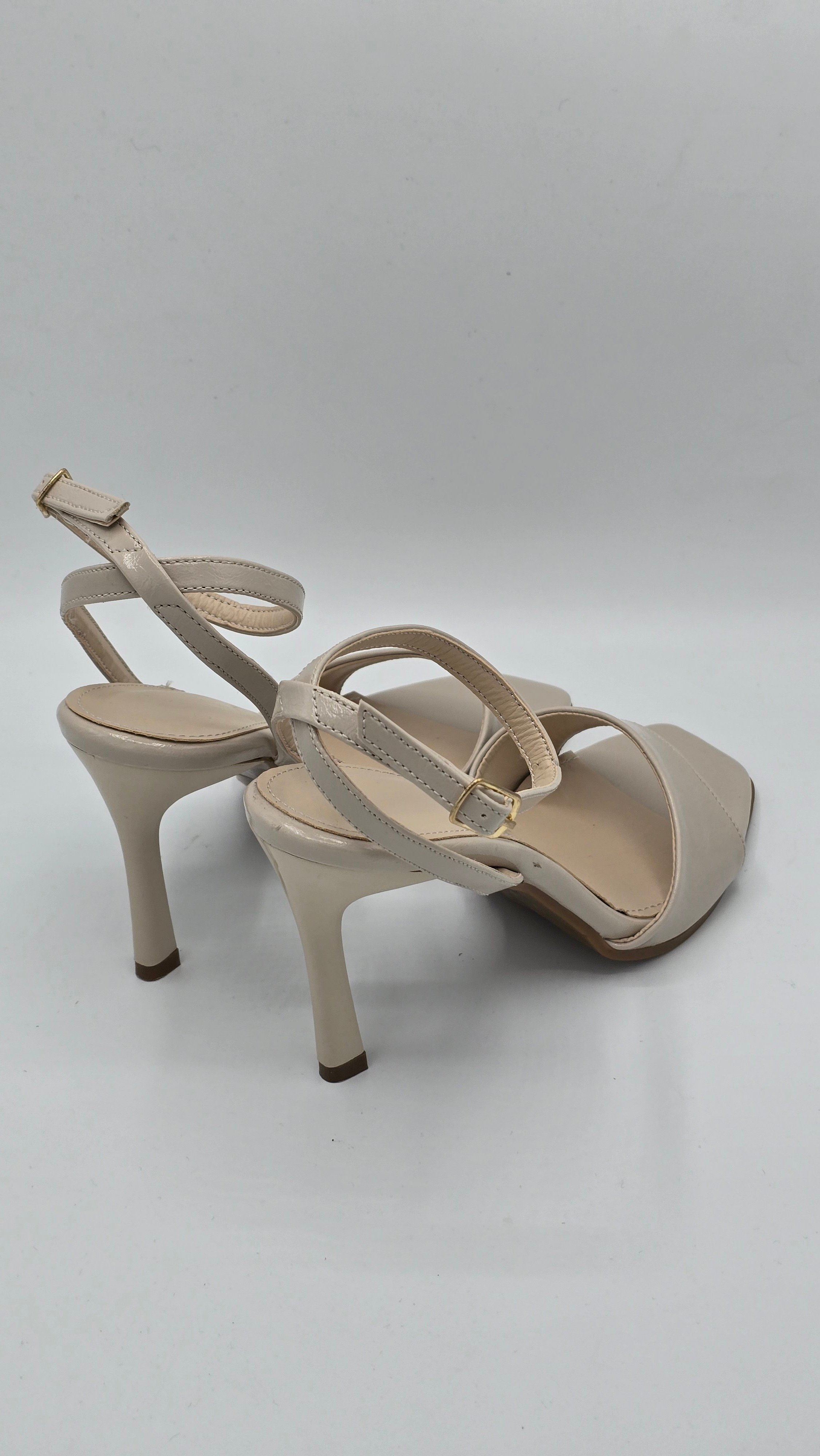Luvestashoes Krem Minimal Tek Bantlı Bilekten Tokalı İnce Topuk Yazlık Stiletto