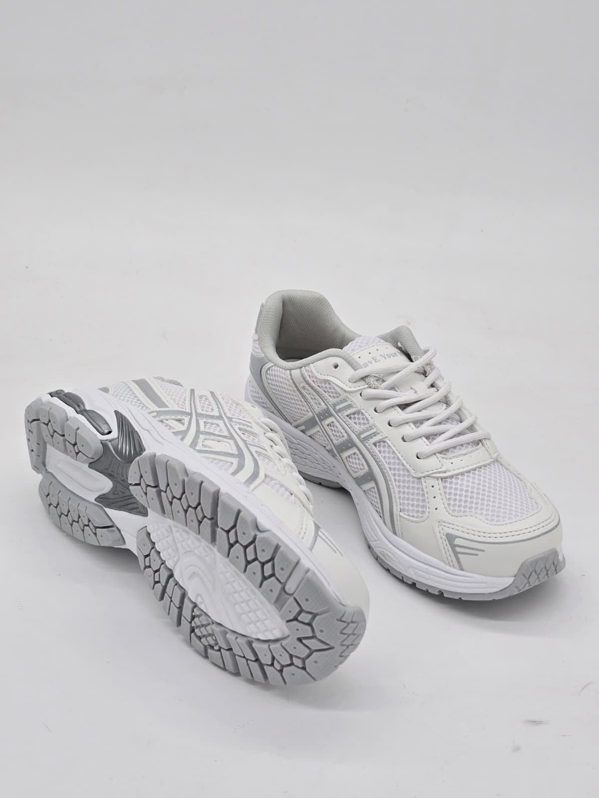 luvestashoes luna sneaker