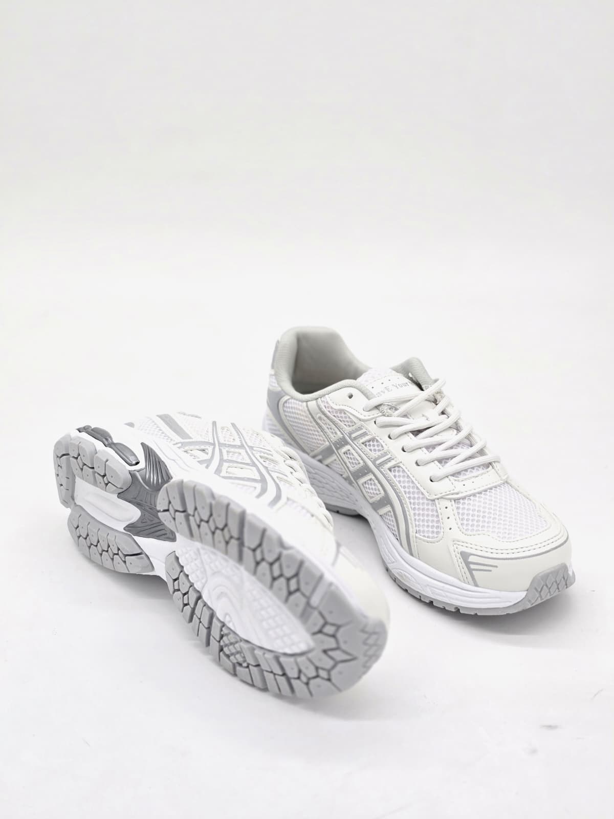 luvestashoes luna sneaker