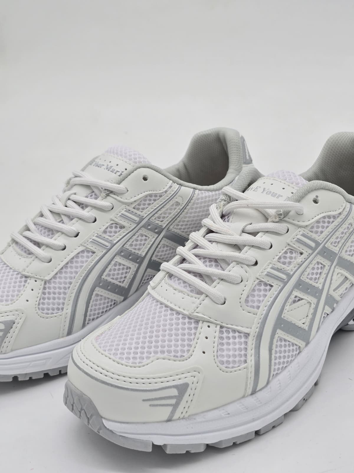 luvestashoes luna sneaker