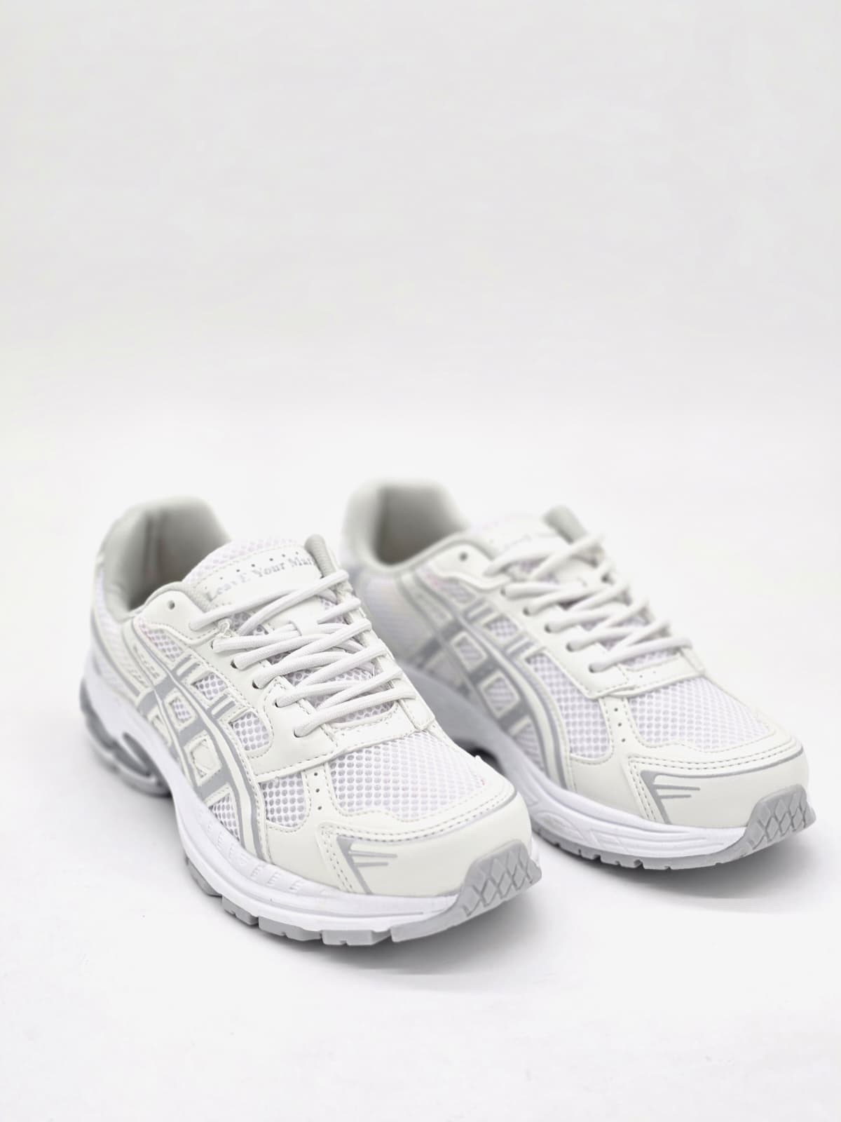 luvestashoes luna sneaker