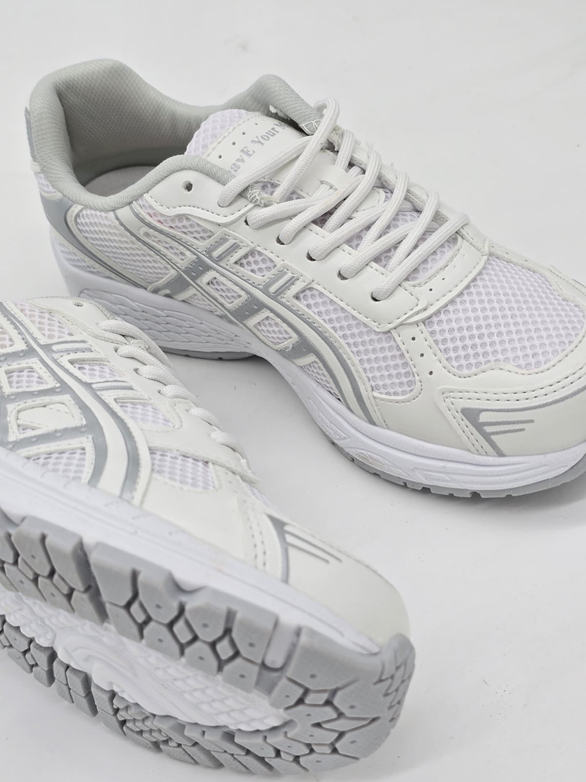 luvestashoes luna sneaker